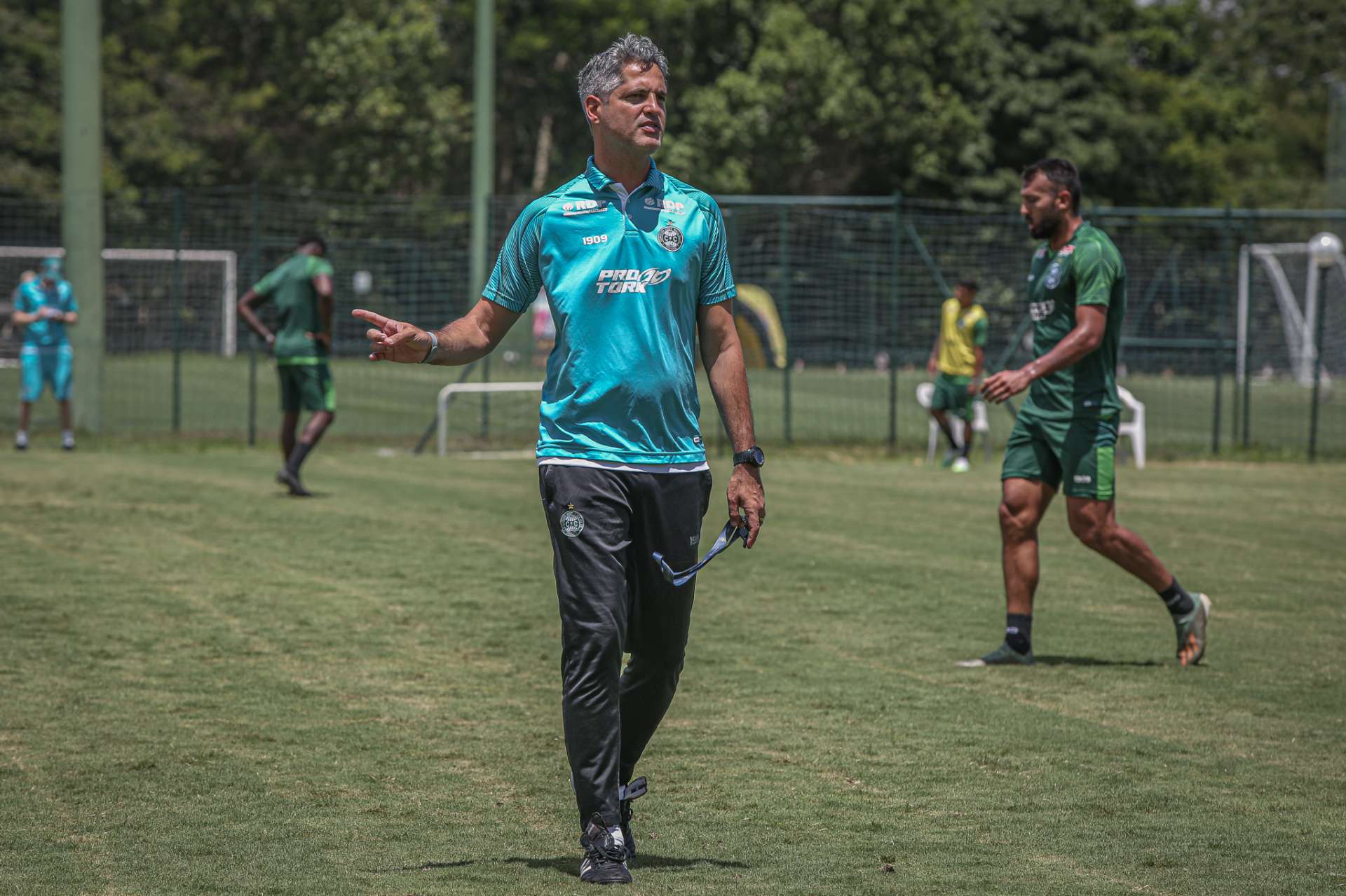 Rodrigo Santana fala sobre semana de treinamentos