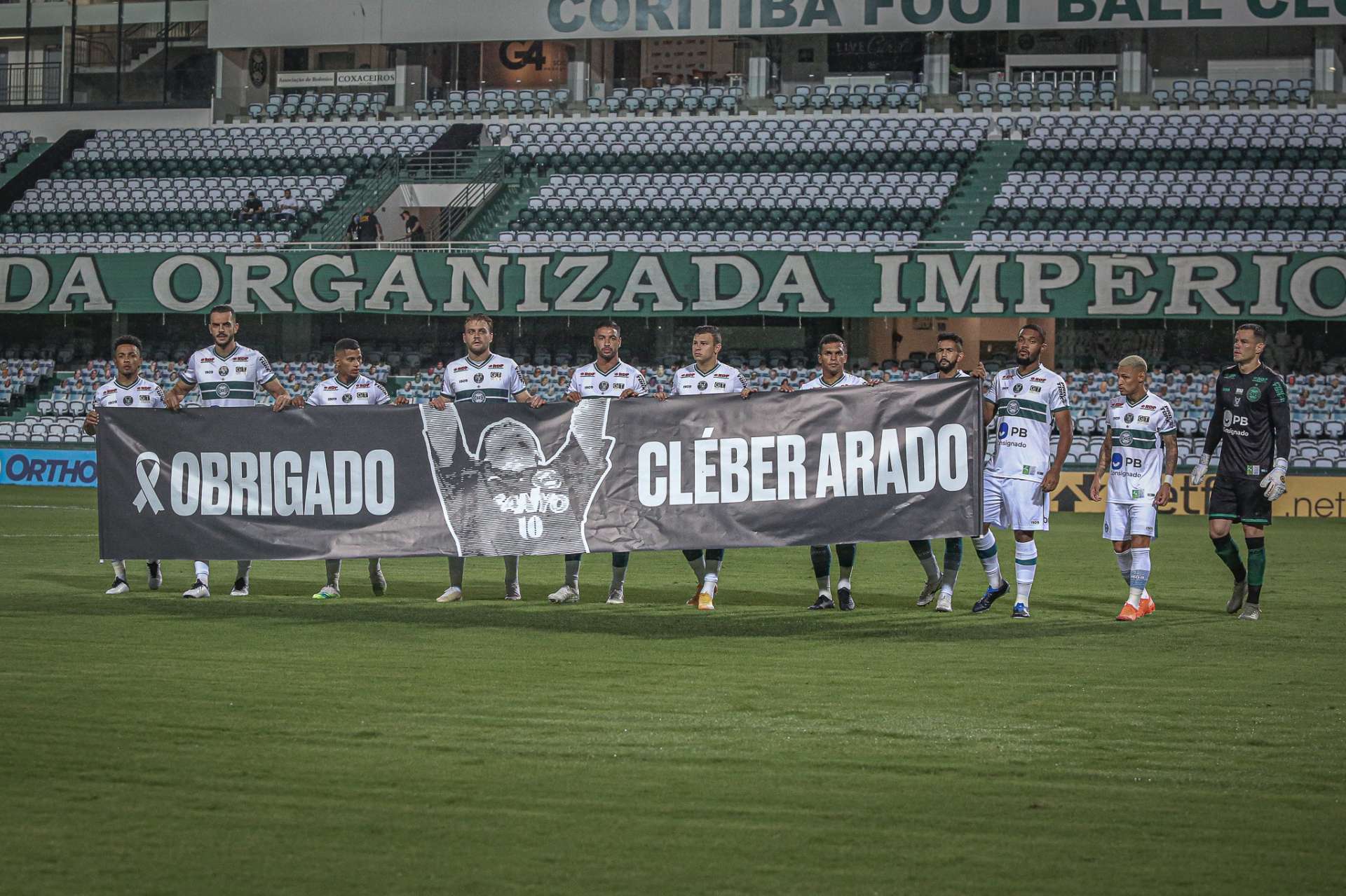 Homenagem a Cl�ber Arado 