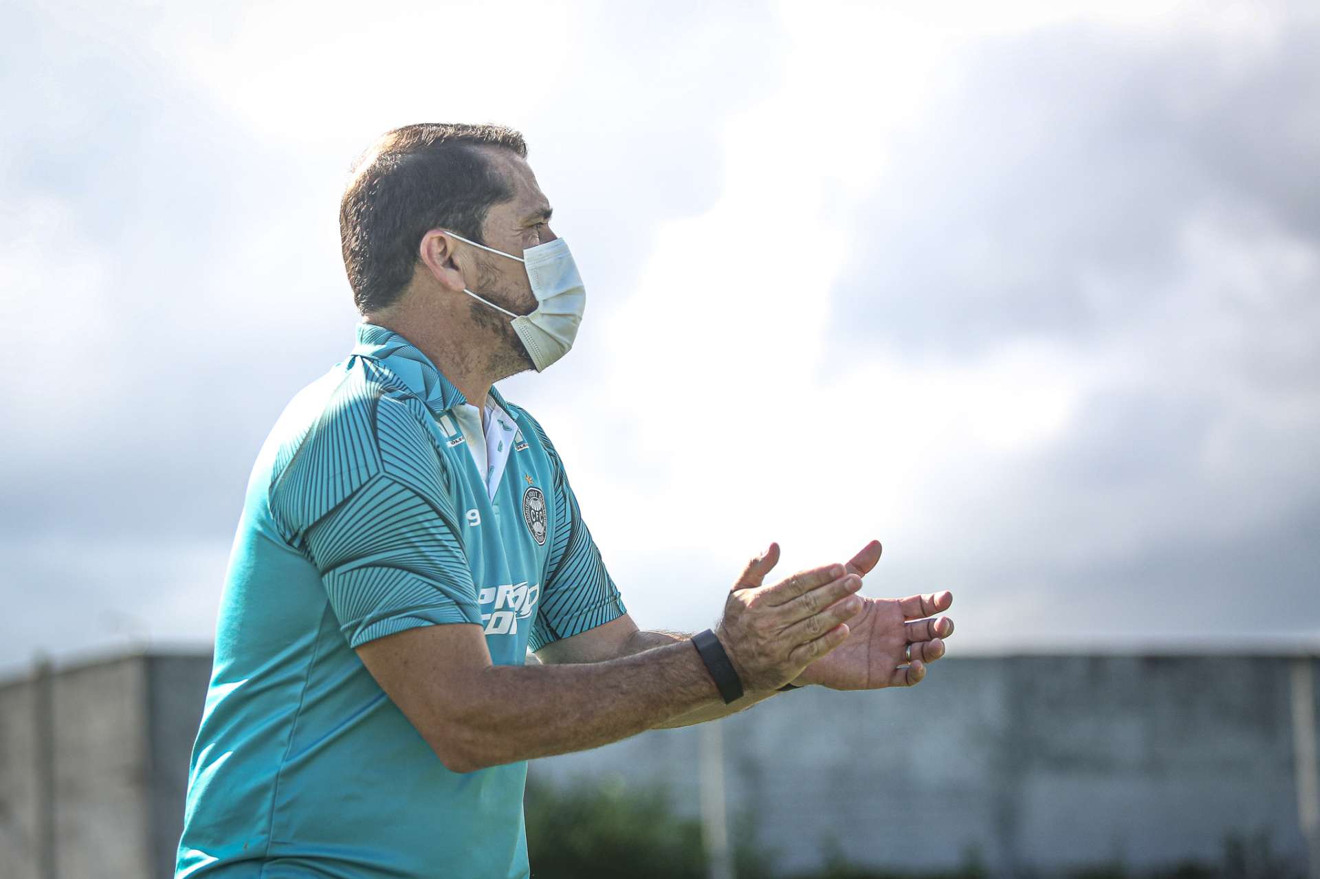 Coxa abre semana de trabalho