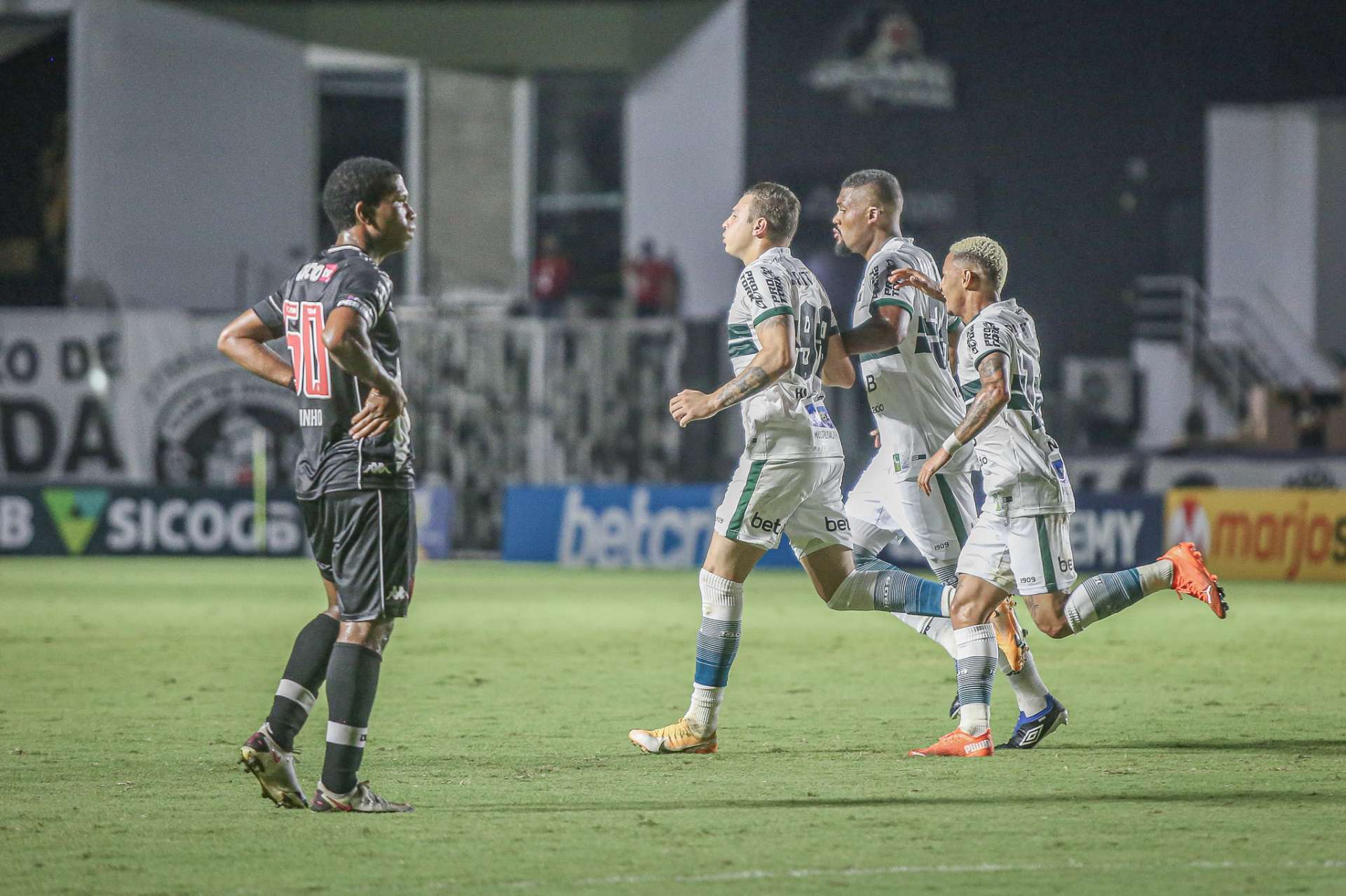 O primeiro gol de Hugo Moura 