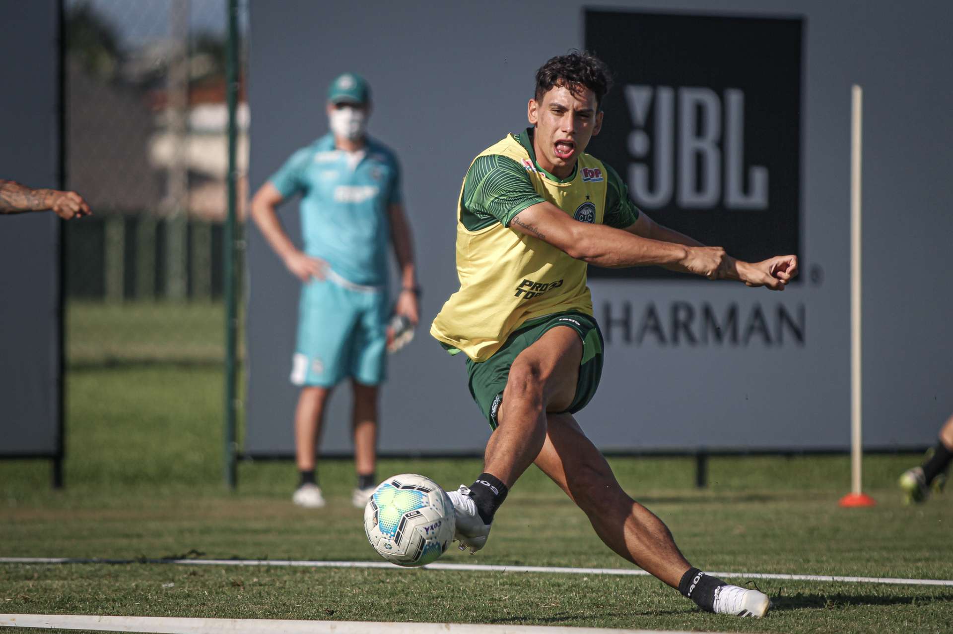 Coxa abre semana cheia