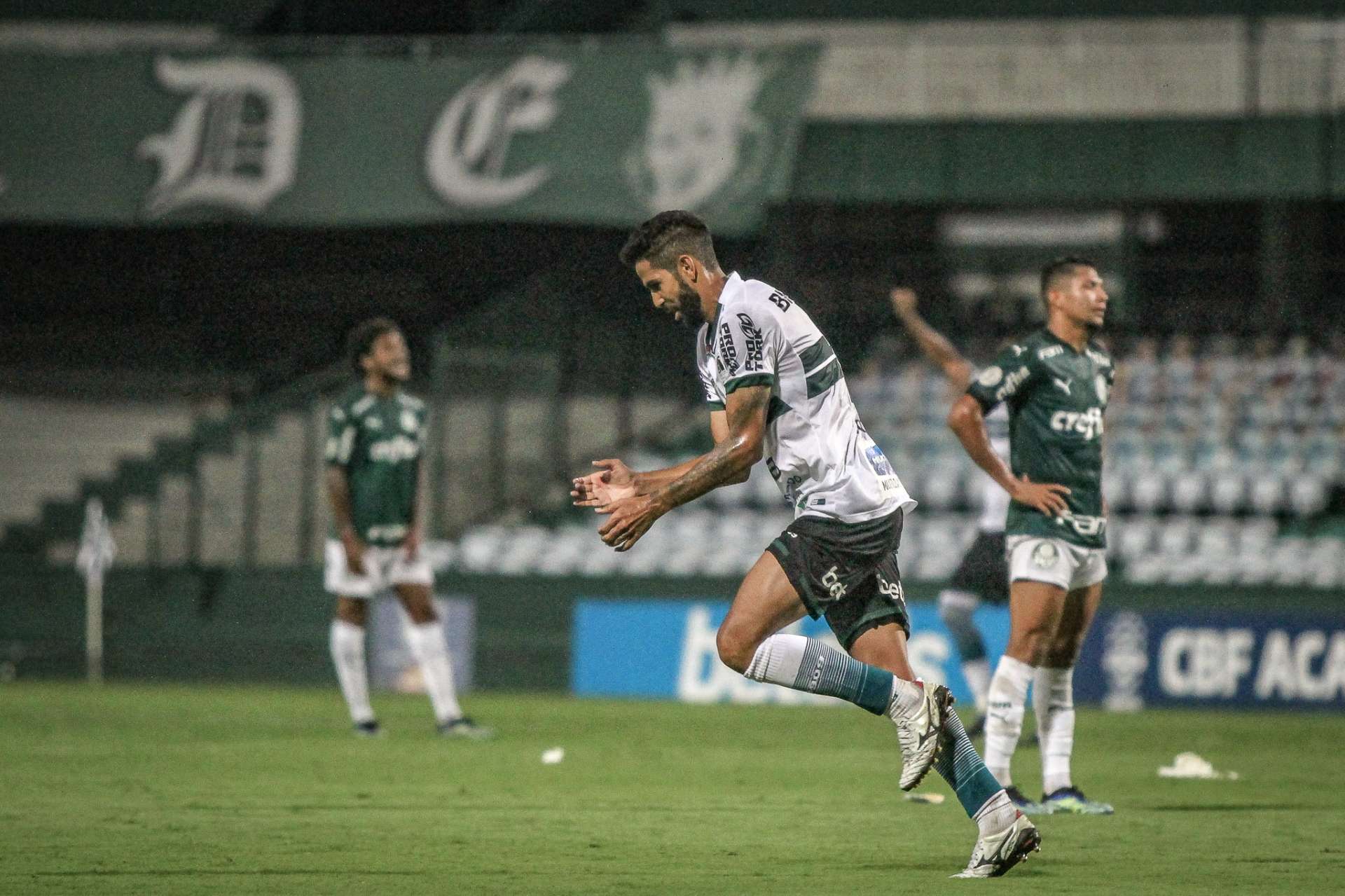 O primeiro gol de Jonathan 