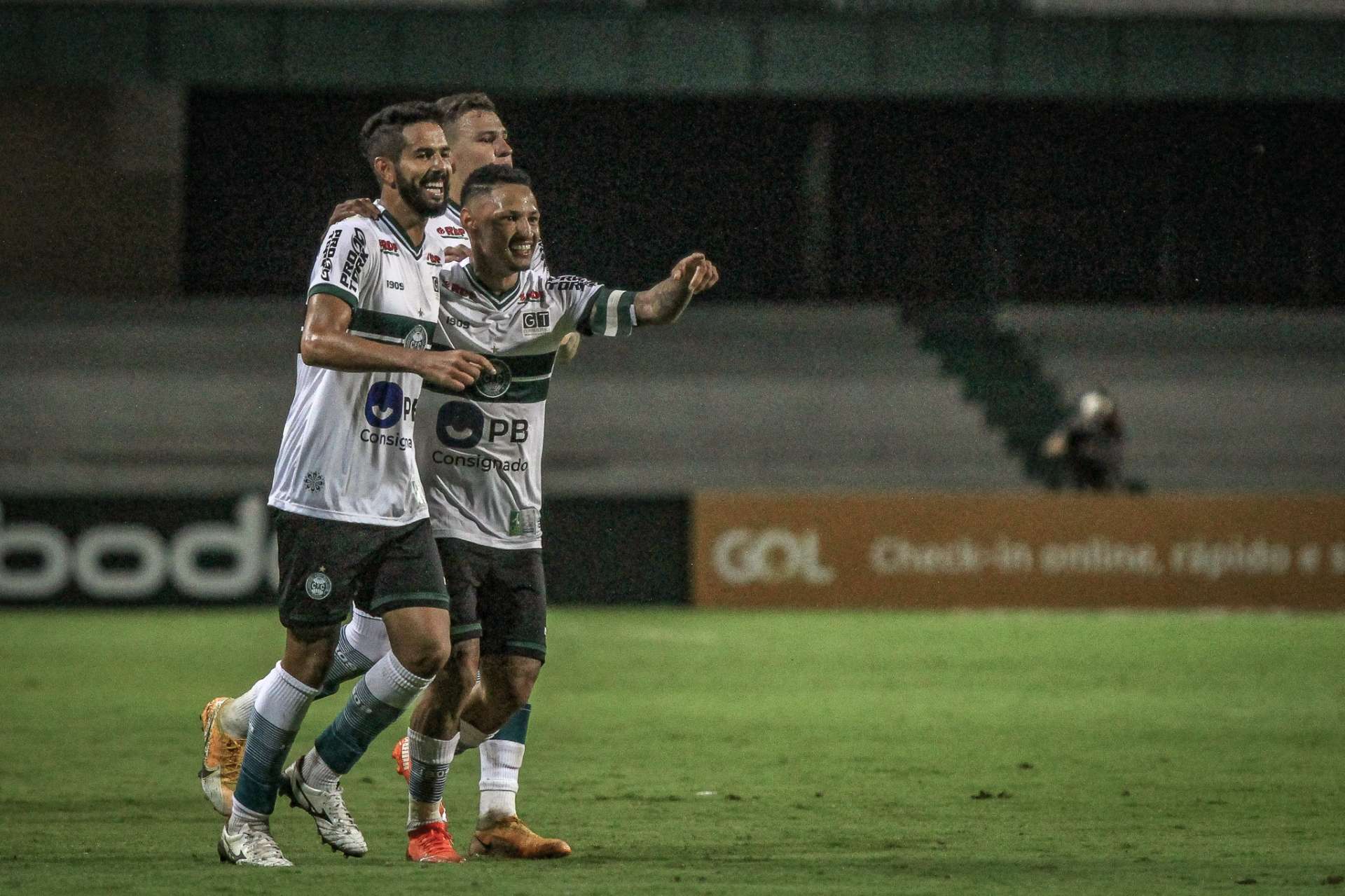 Coxa vence o Palmeiras no Couto