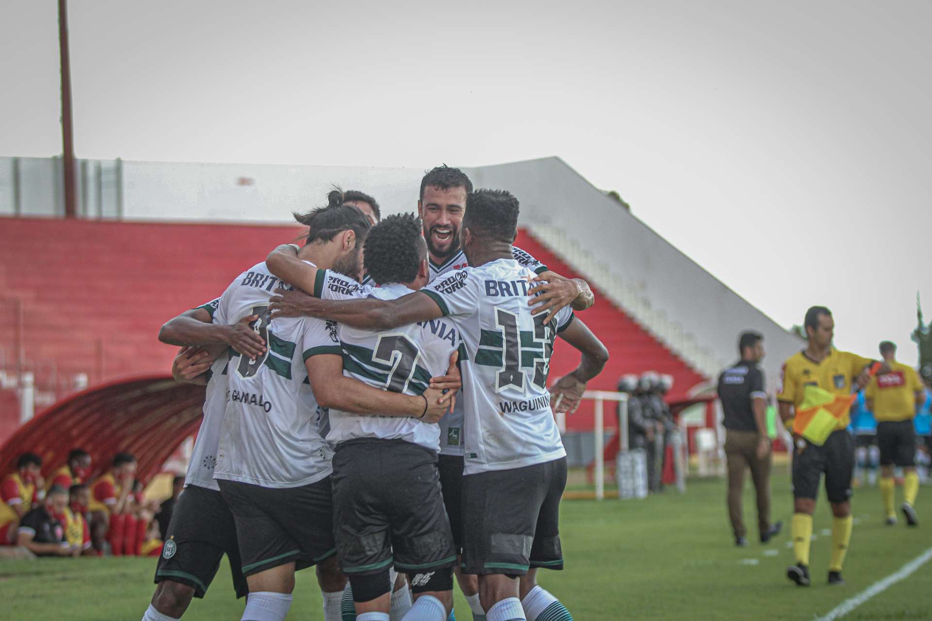 Coxa avan�a na Copa do Brasil
