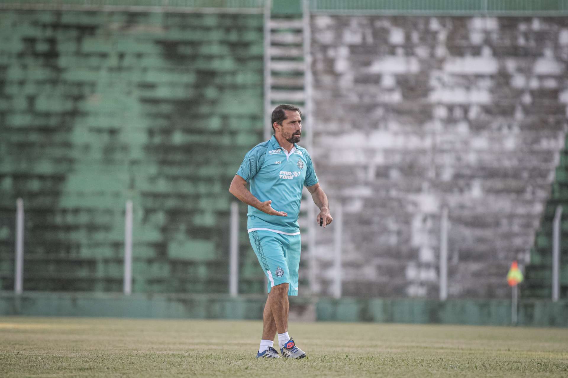 Coxa segue prepara��o em Arapongas