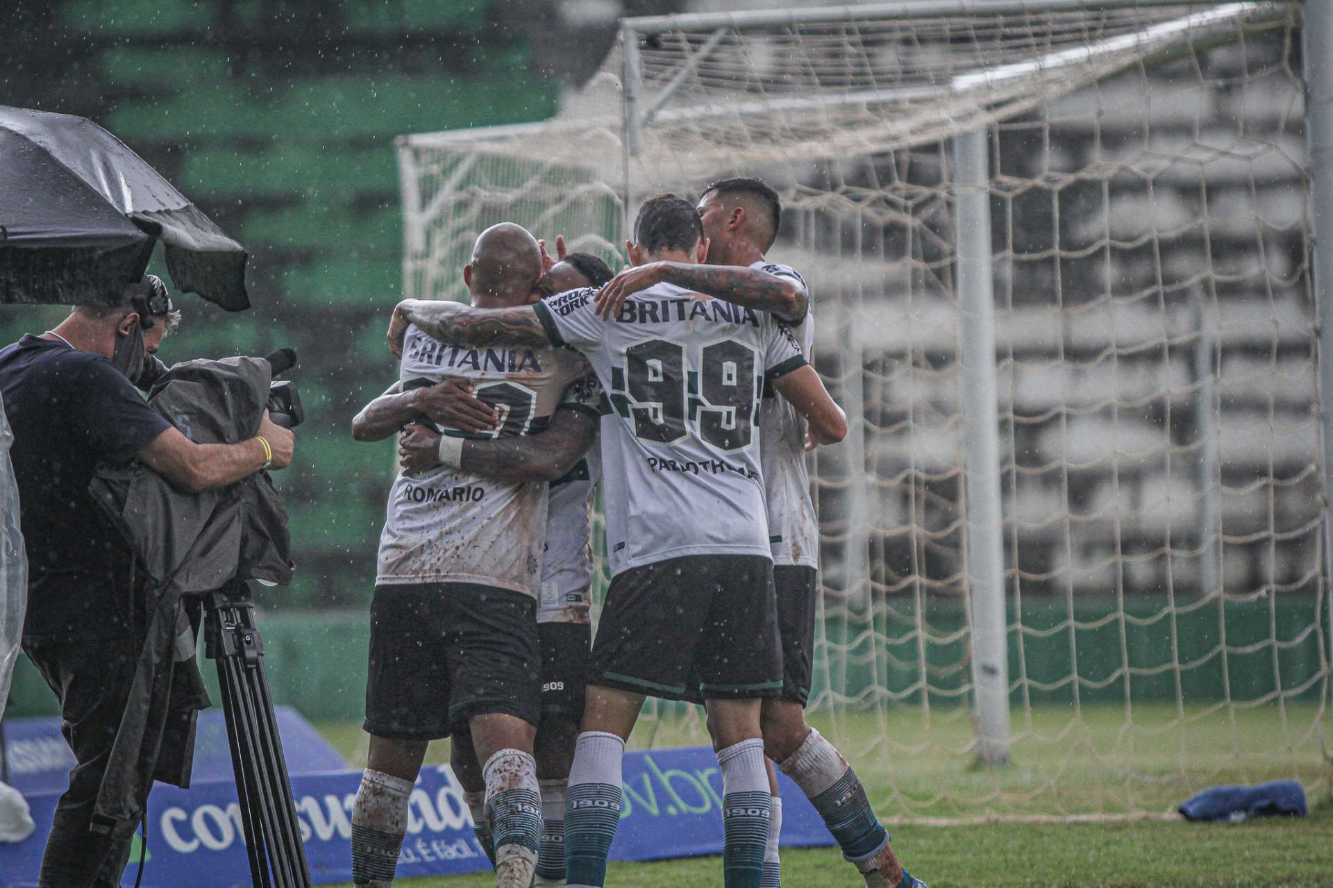 Coxa vence no Paranaense