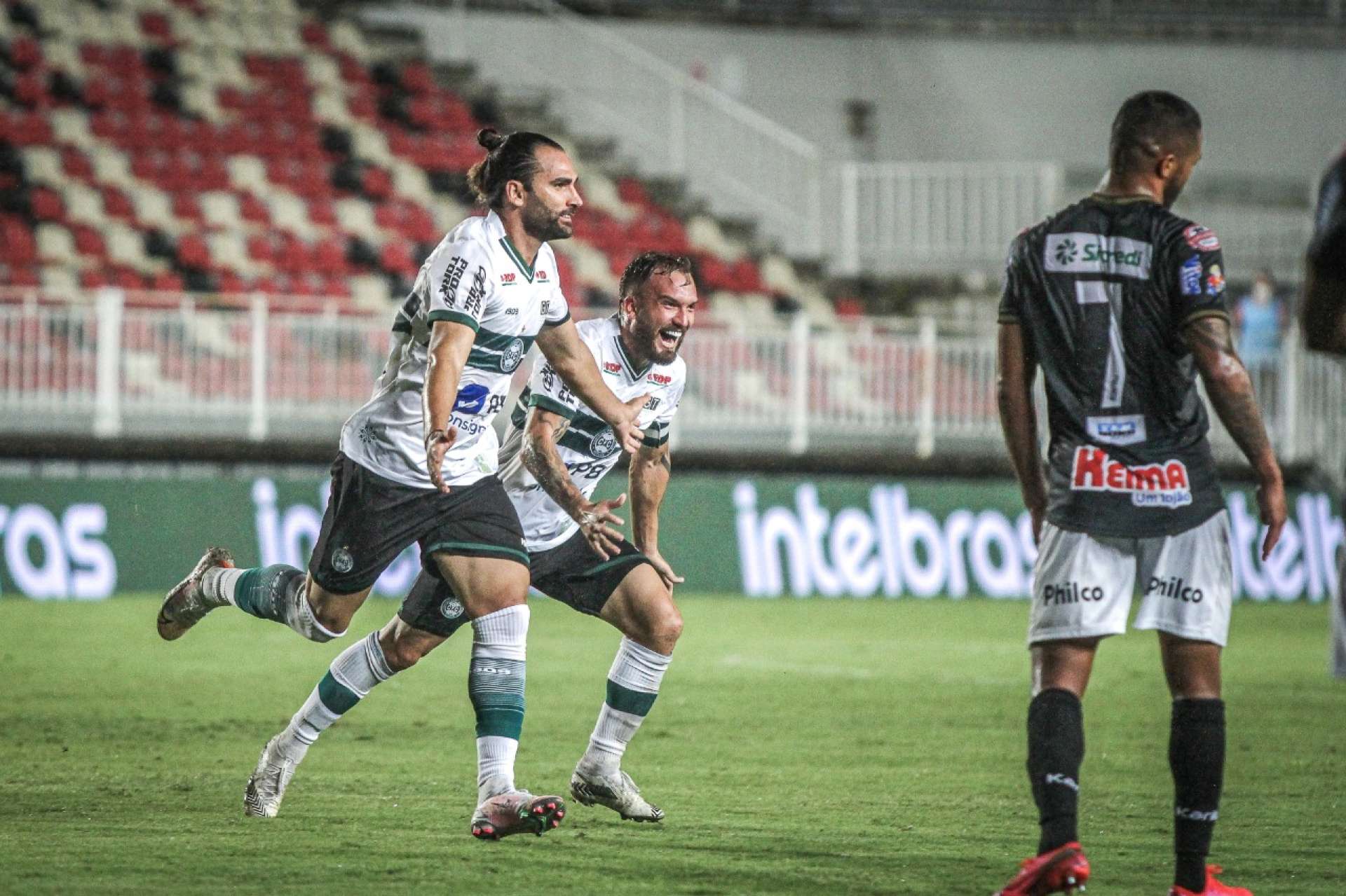 Coxa avan�a na Copa do Brasil
