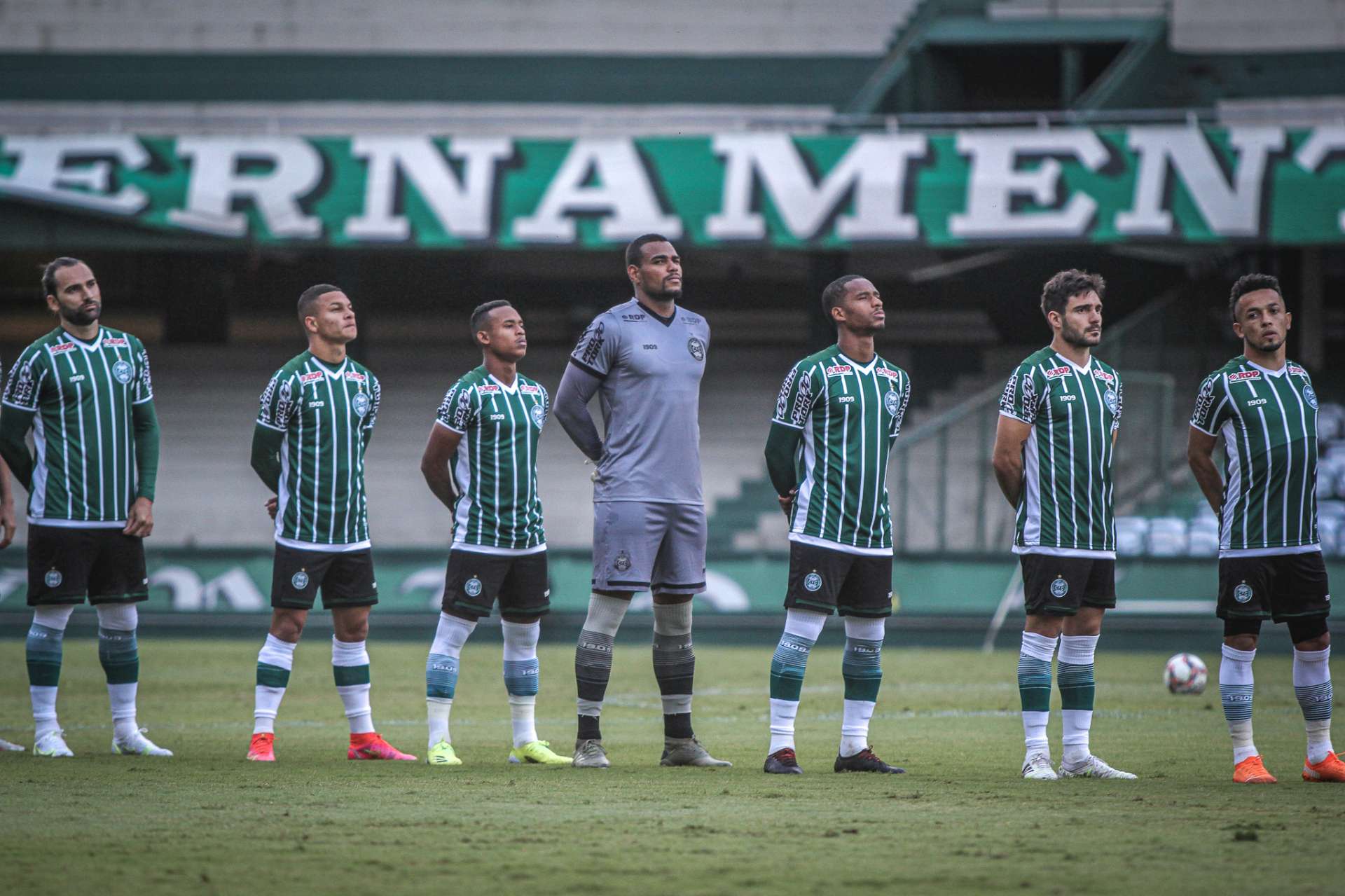 Marc�o estreia na meta coxa-branca 
