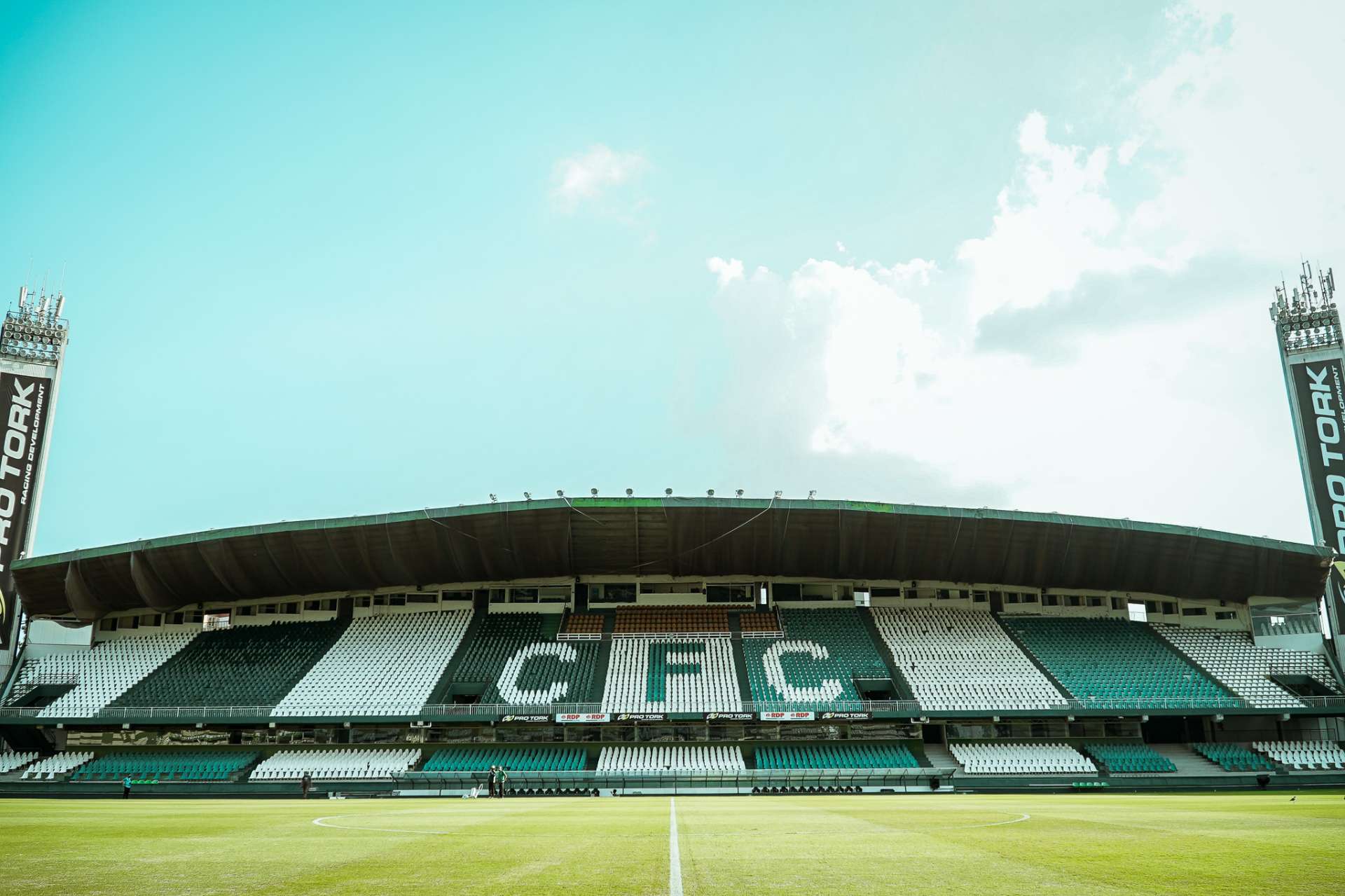 Antecipe sua anuidade e concorra a um jogo no gramado do Couto Pereira