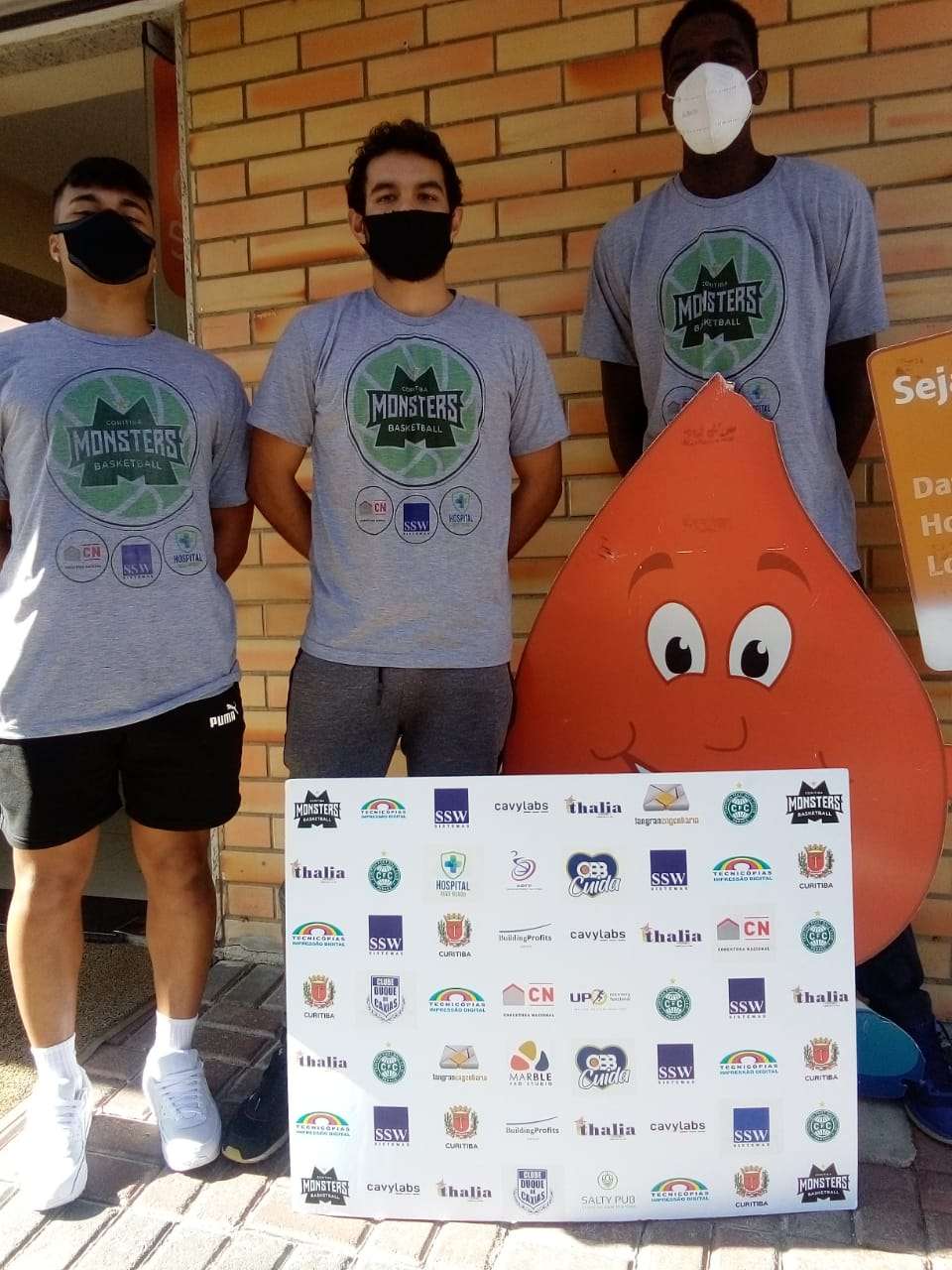 Coritiba Monsters na a��o �Doe Sangue pelo Esporte�