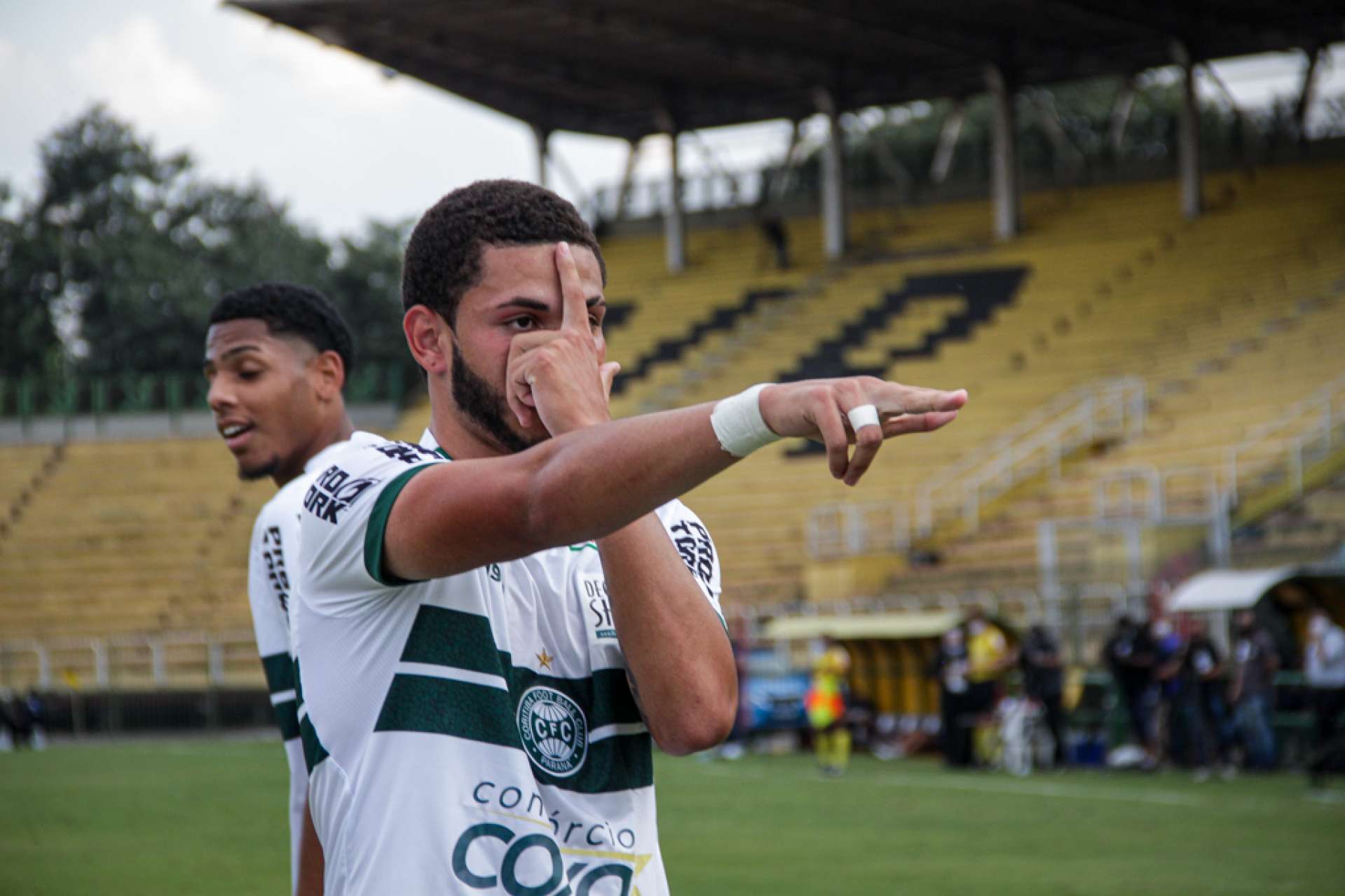 Coxa pr�ximo a acordo com Luiz�o