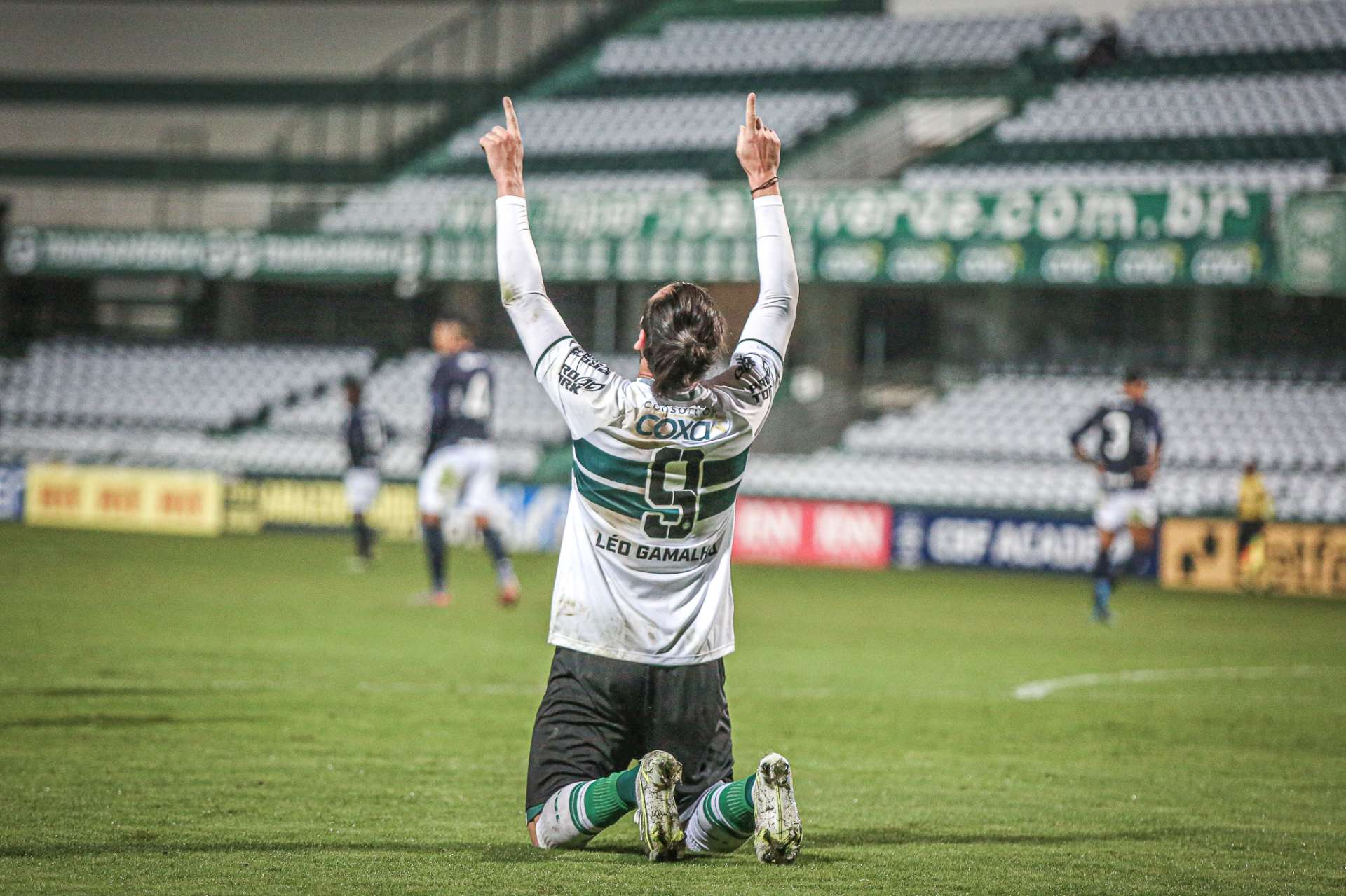 11 gols de Gamalho! 