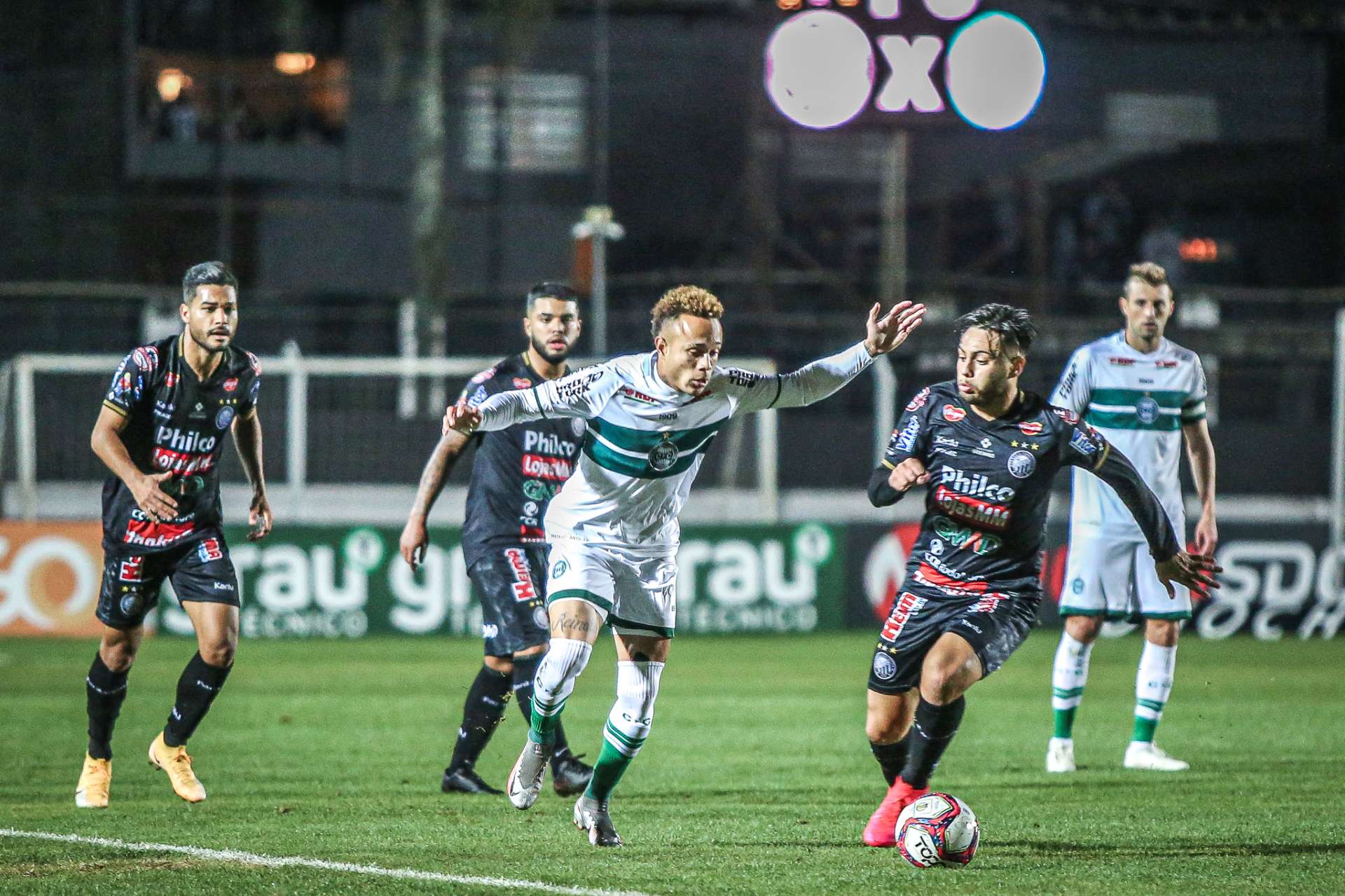 Jo�o Vitor estreia na equipe principal 