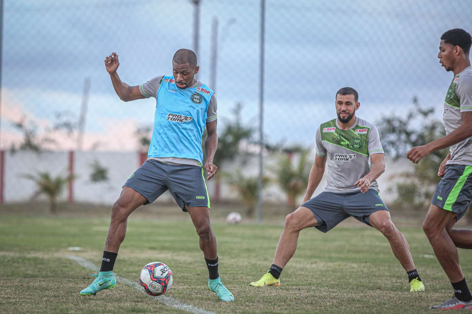 Coxa pronto para encarar o CSA
