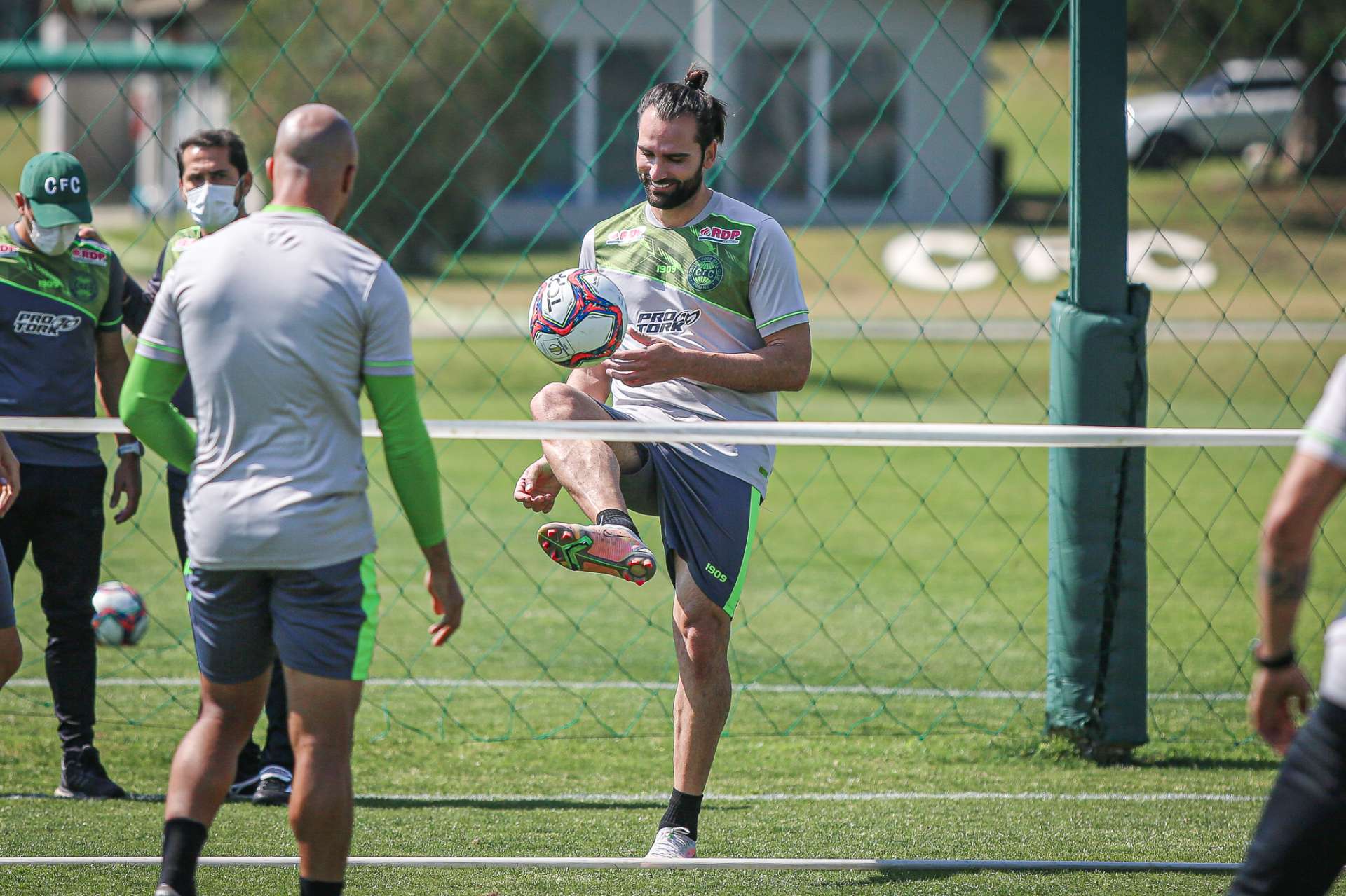 Coxa pronto para o in�cio do segundo turno
