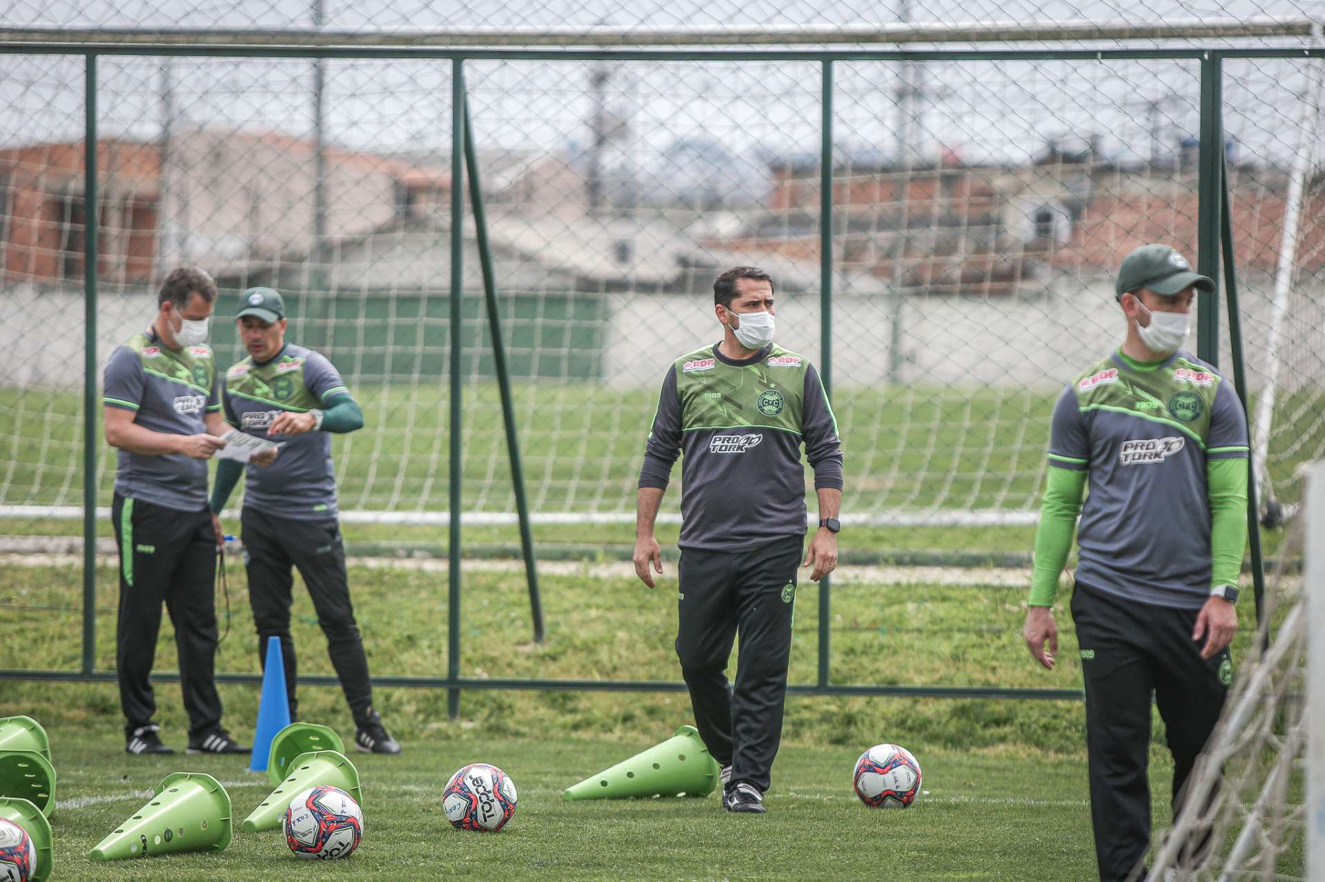 Coritiba ter� seis dias at� pr�ximo jogo