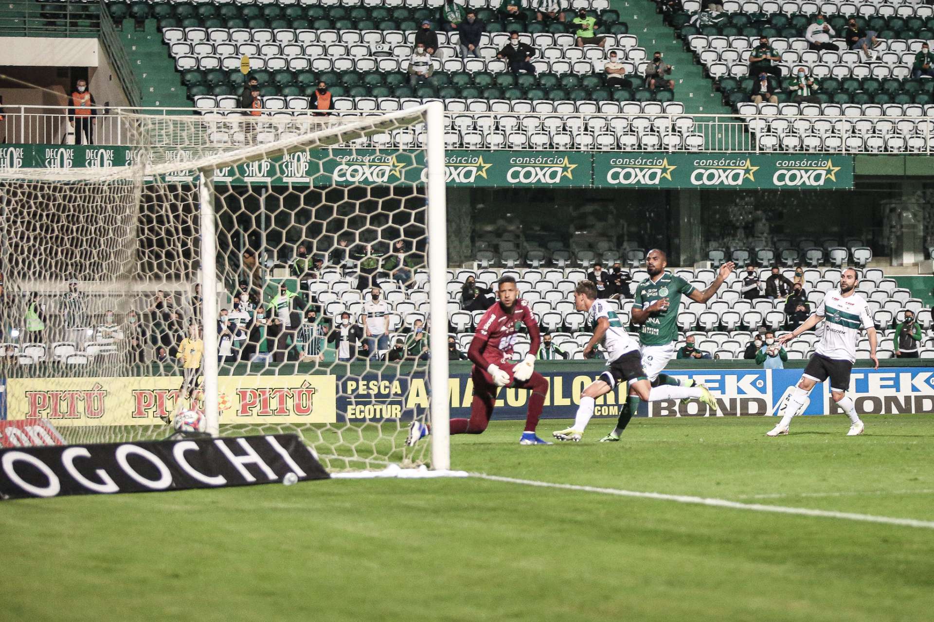 Pi� do Couto marca pela primeira vez