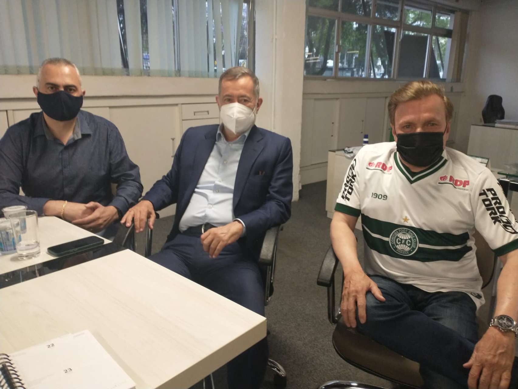 Deputado Mauro Moraes visita Coxa e se torna s�cio