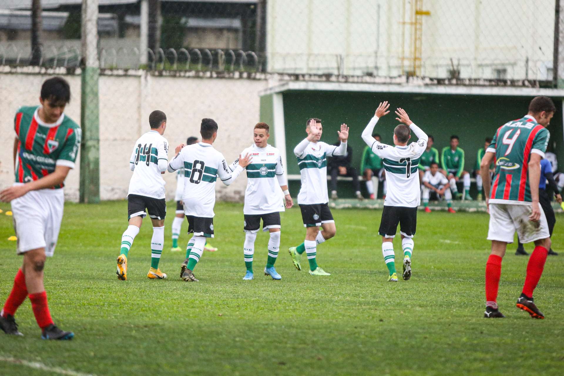 Coxa goleia em duas categorias na II Life Cup