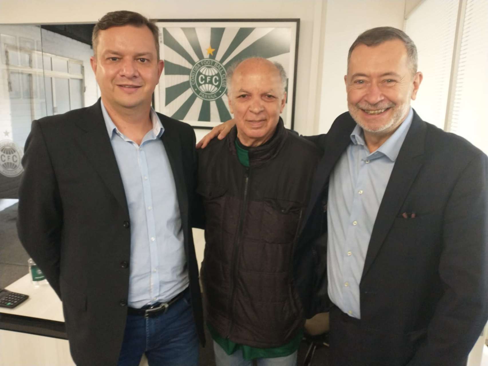 Diretoria recebe o ex-craque Aladim