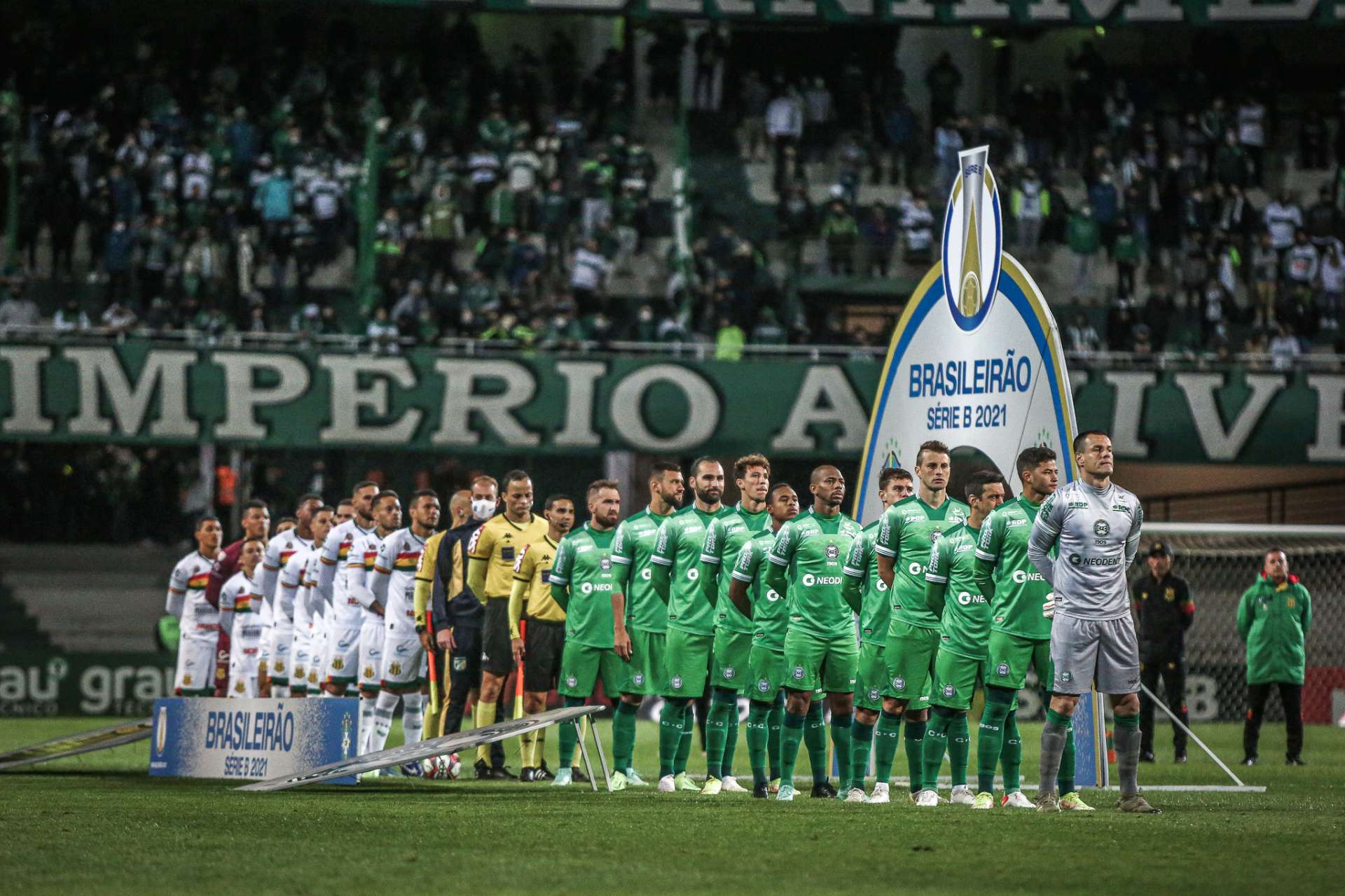 Estreando camisa nova, Coxa fez tr�s no Sampaio 