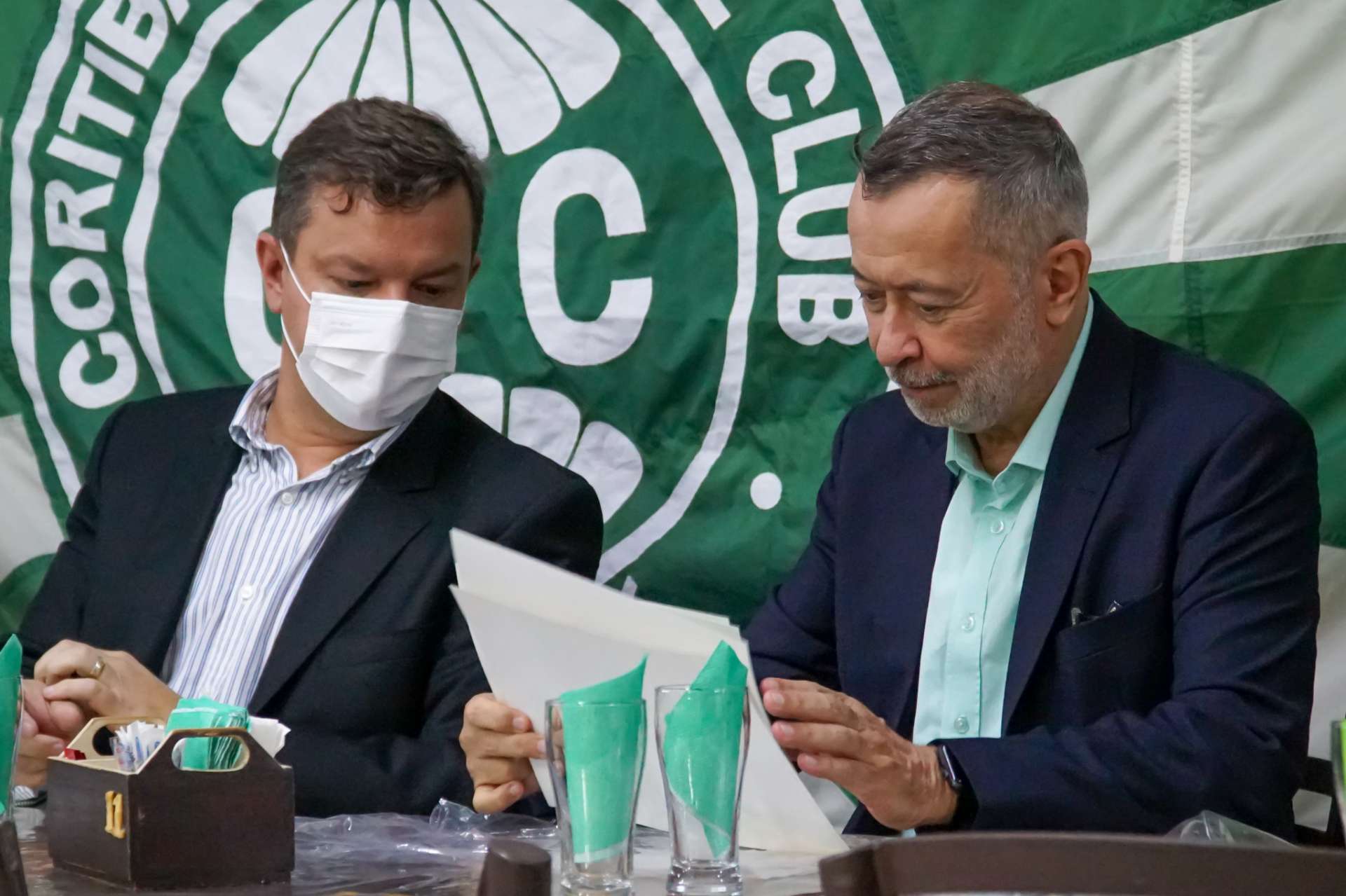 Torcedores homenageiam a diretoria do Coxa em Arauc�ria