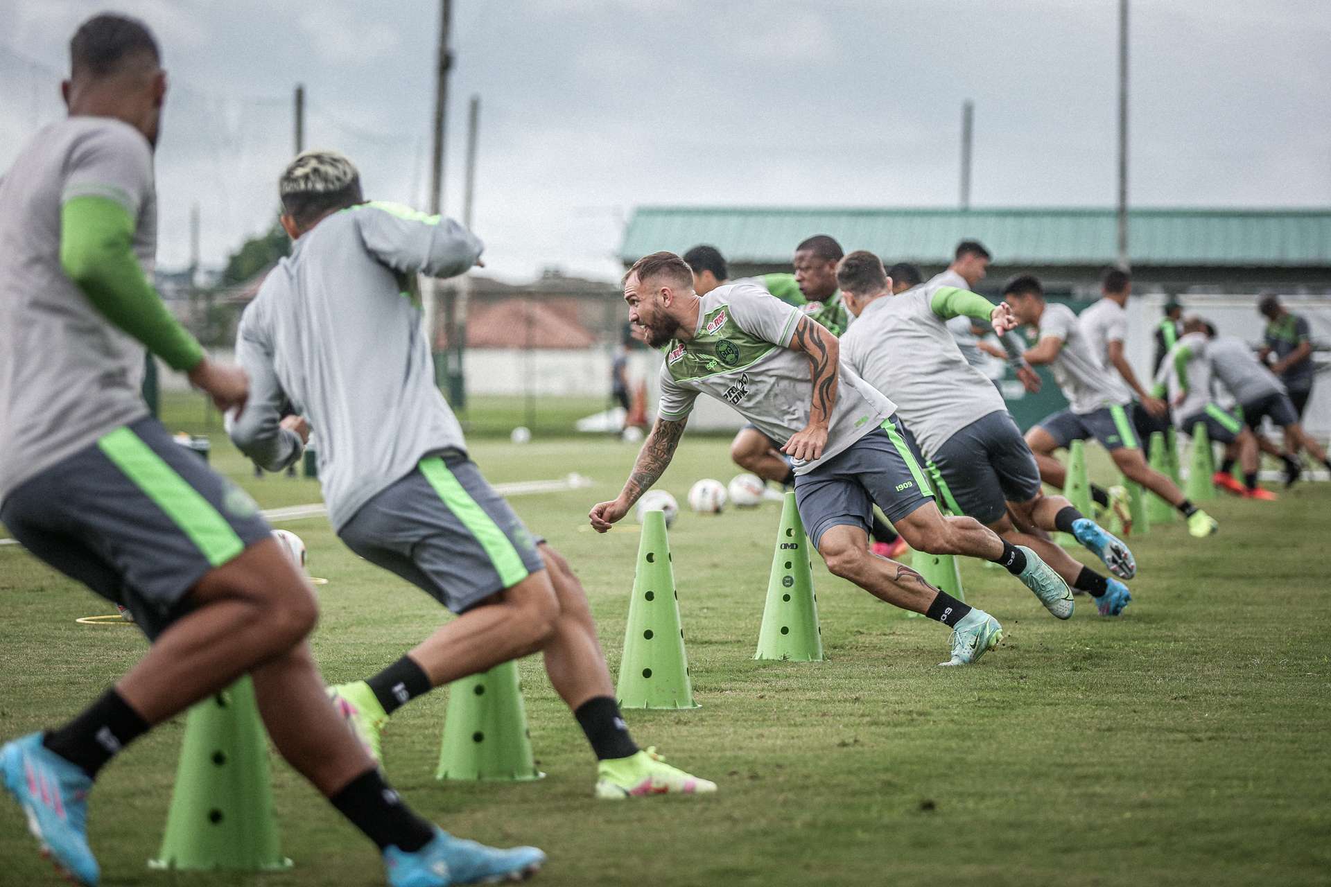 Coritiba embarca para Londrina