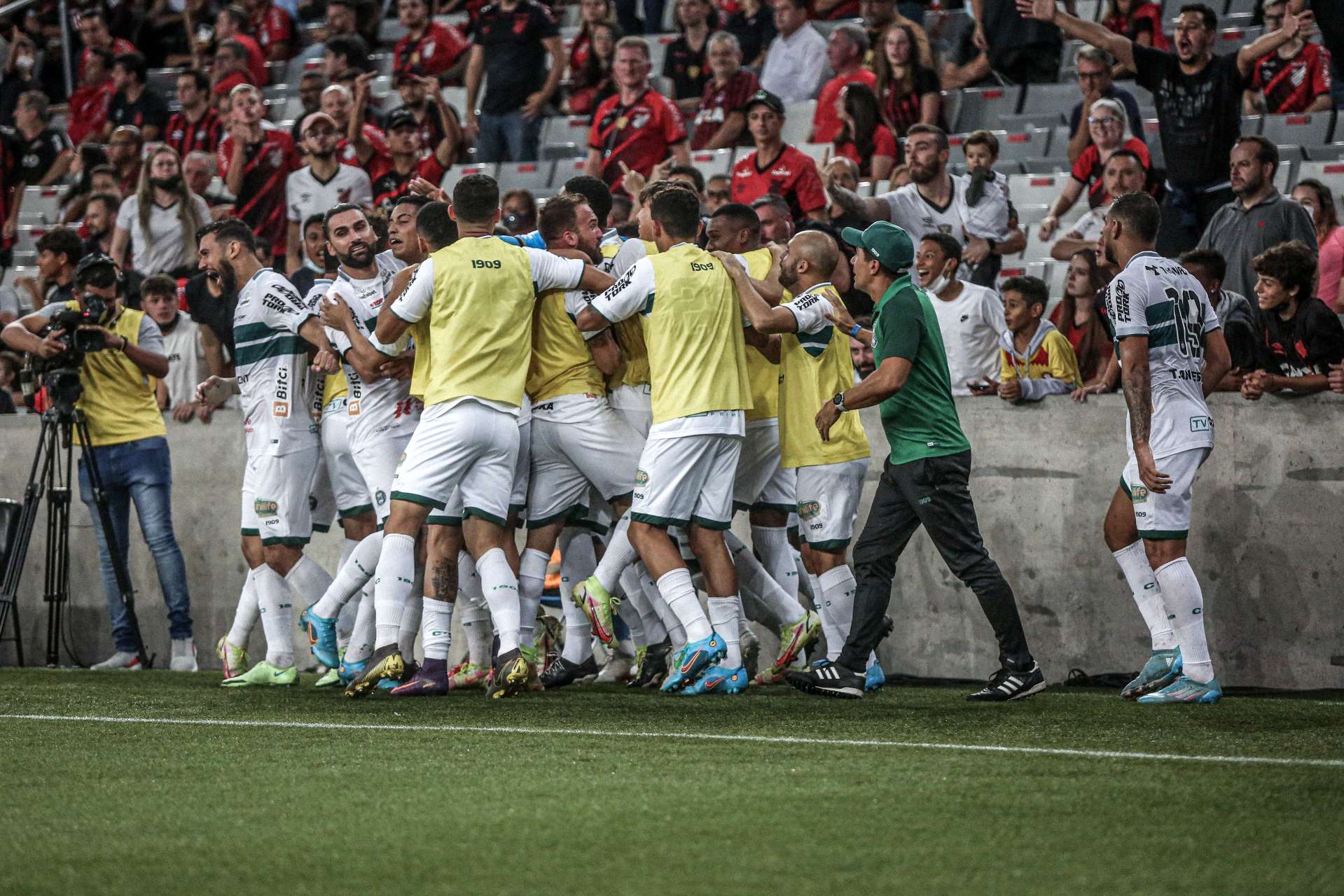 Coxa vence primeiro jogo da semifinal