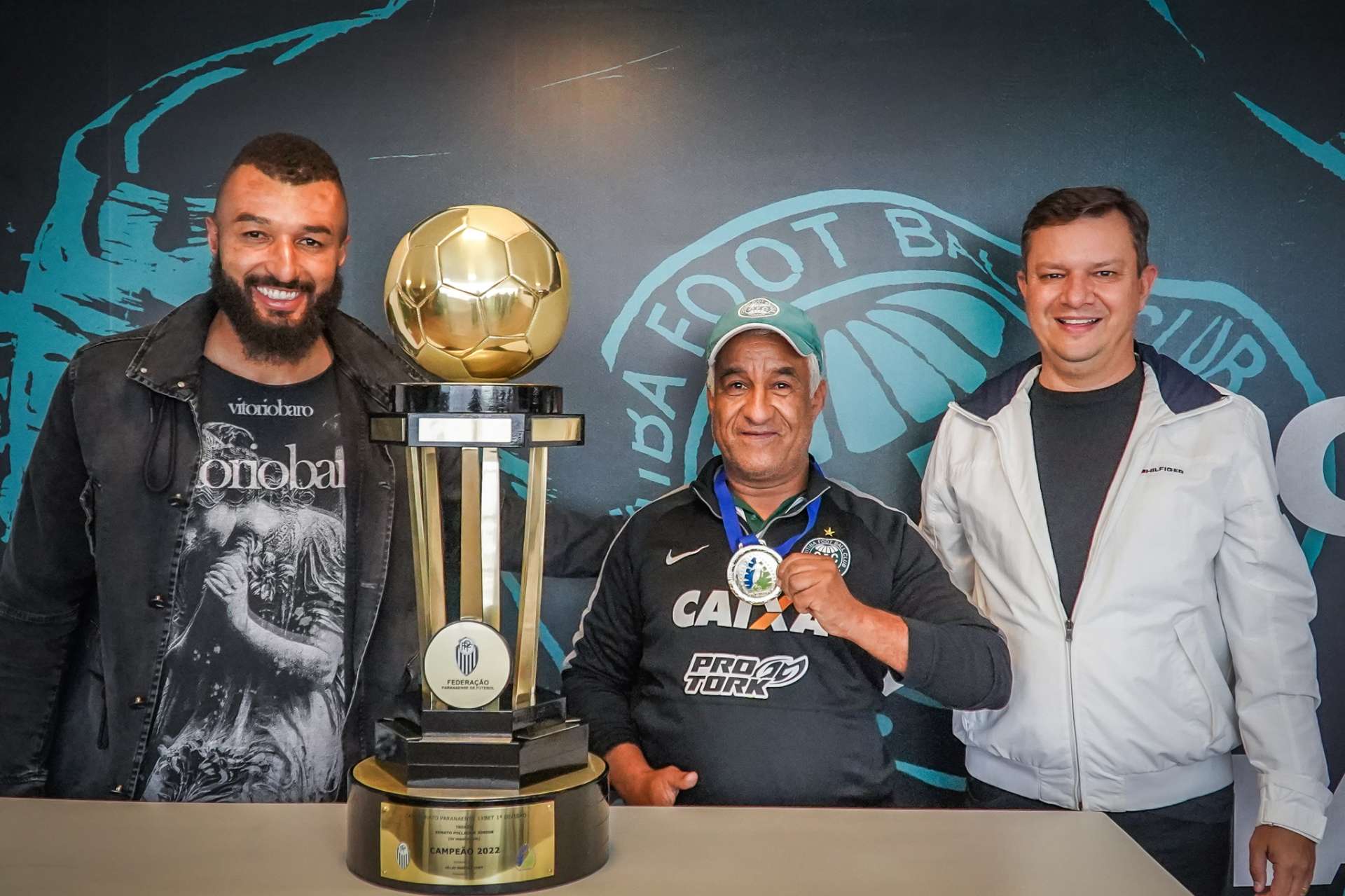 Colaboradores recebem medalhas do Paranaense 2022