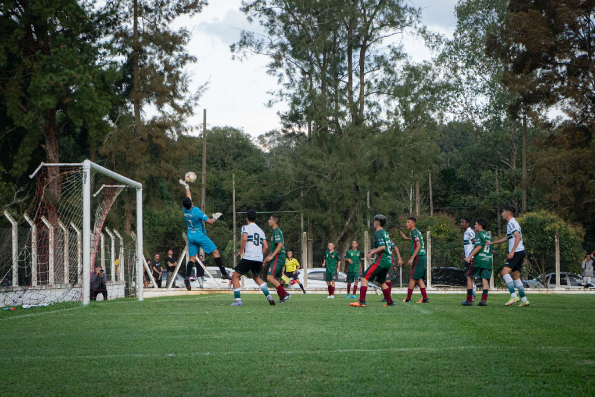 Empate e vit�ria no sub-14 e sub-15