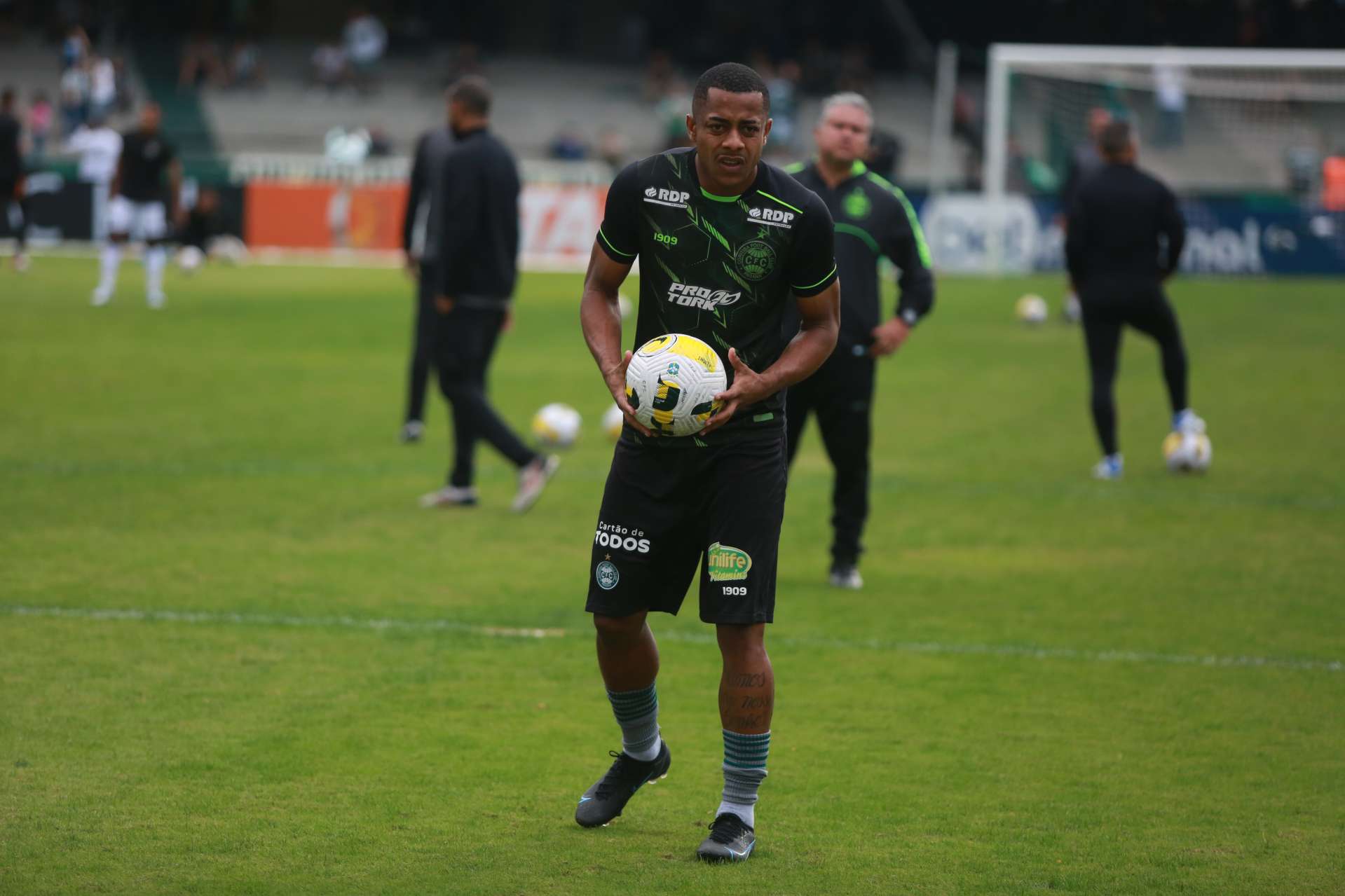 Estreia de Diego Porf�rio