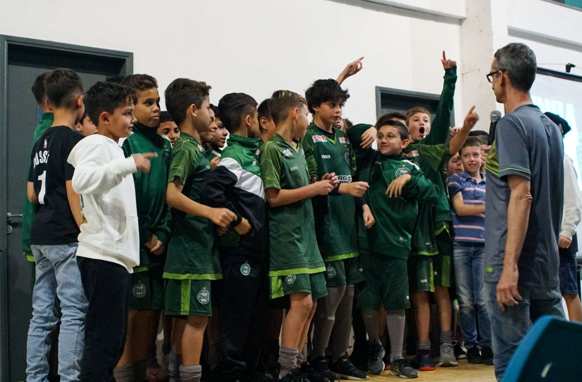 Evento re�ne familiares dos atletas sub-11 e sub-13 do Coxa