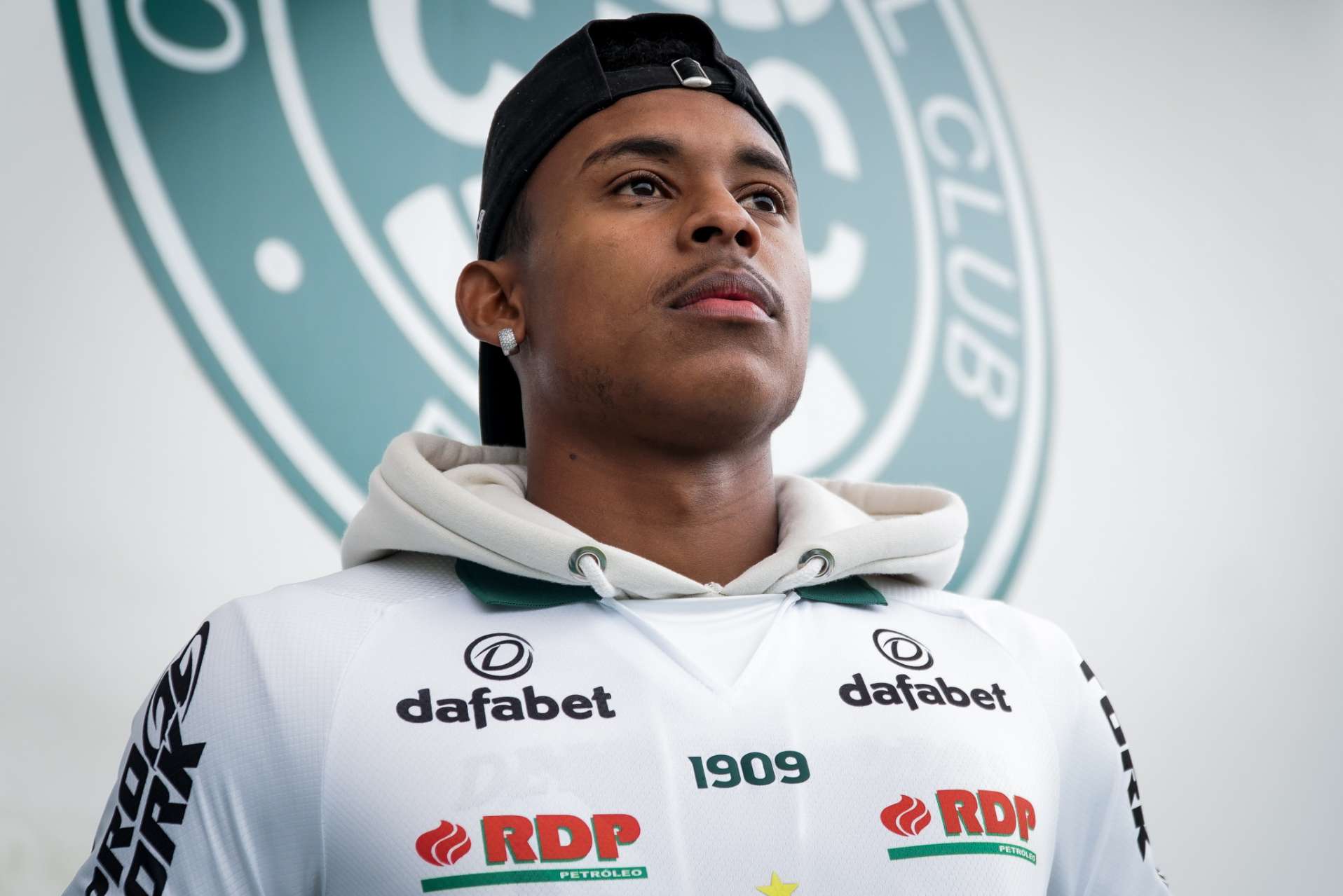 Coritiba concretiza venda de Igor Paix�o