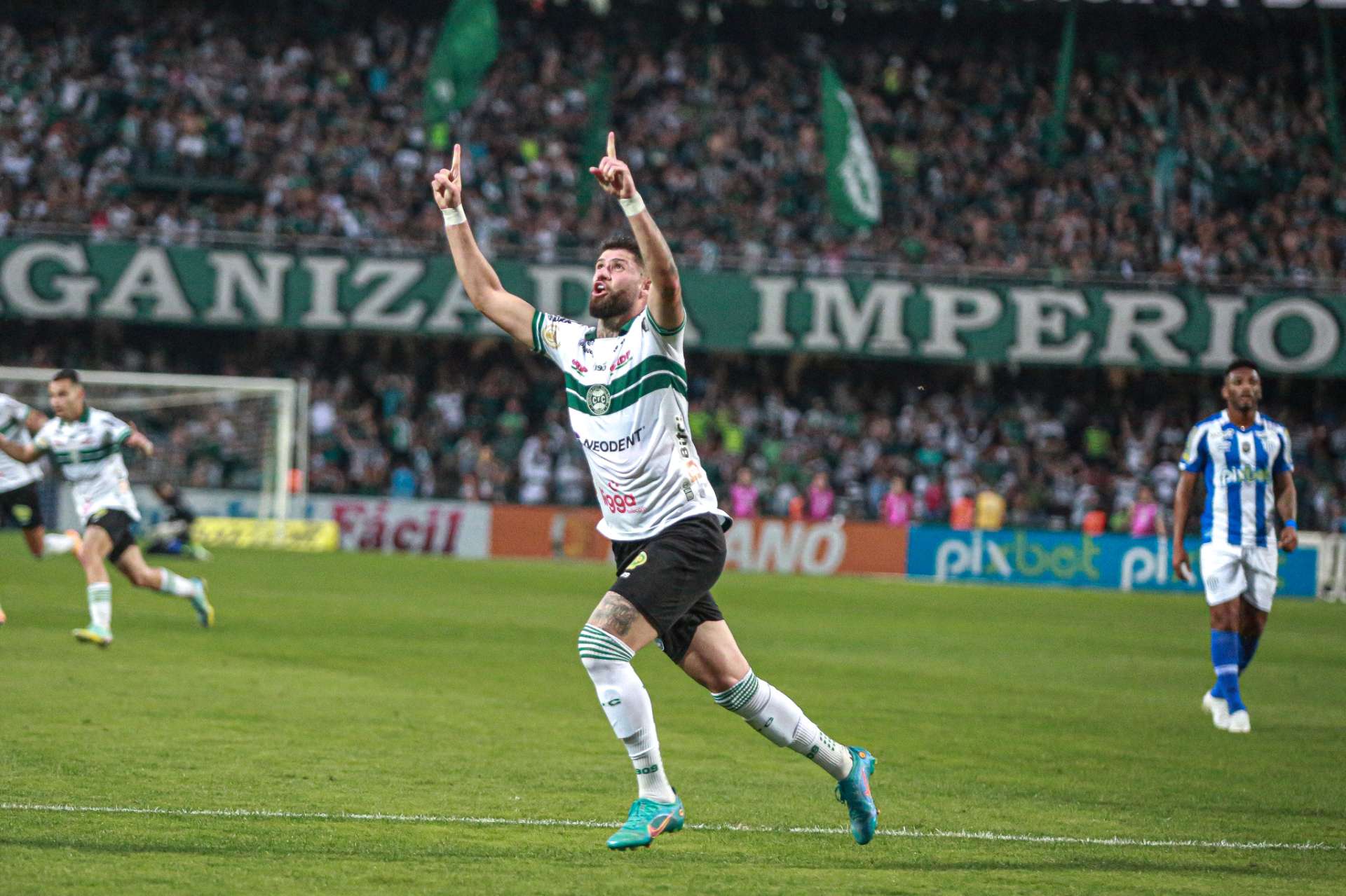 Primeiro gol de Fabr�cio Daniel