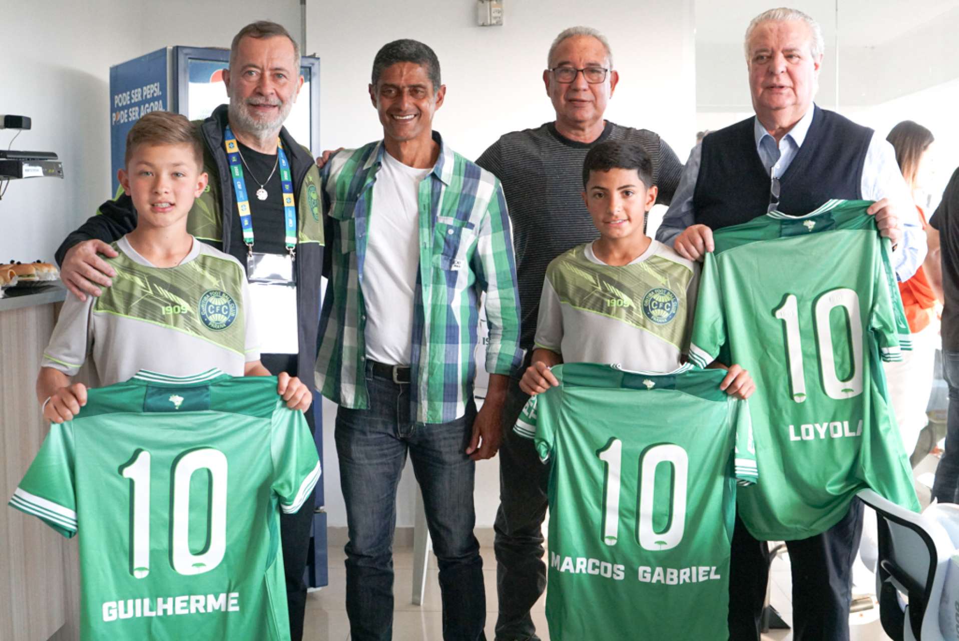 Convidados especiais no camarote do Presidente do Coxa