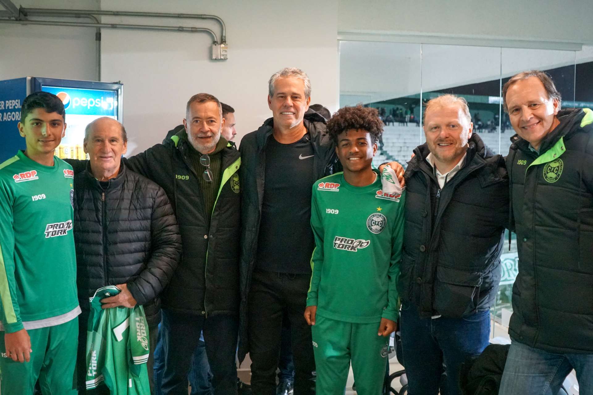 Convidados especiais no camarote do Presidente do Coxa