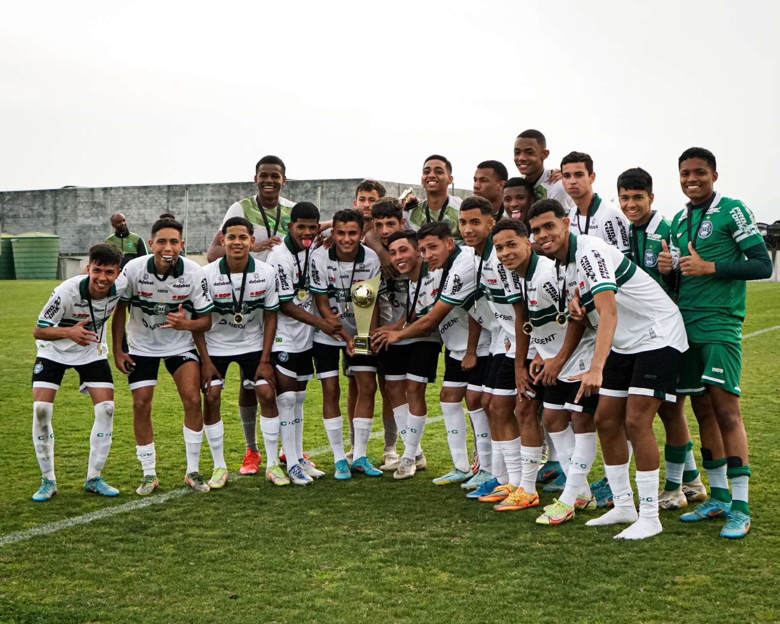 Coritiba sub-16 campe�o da Life Cup