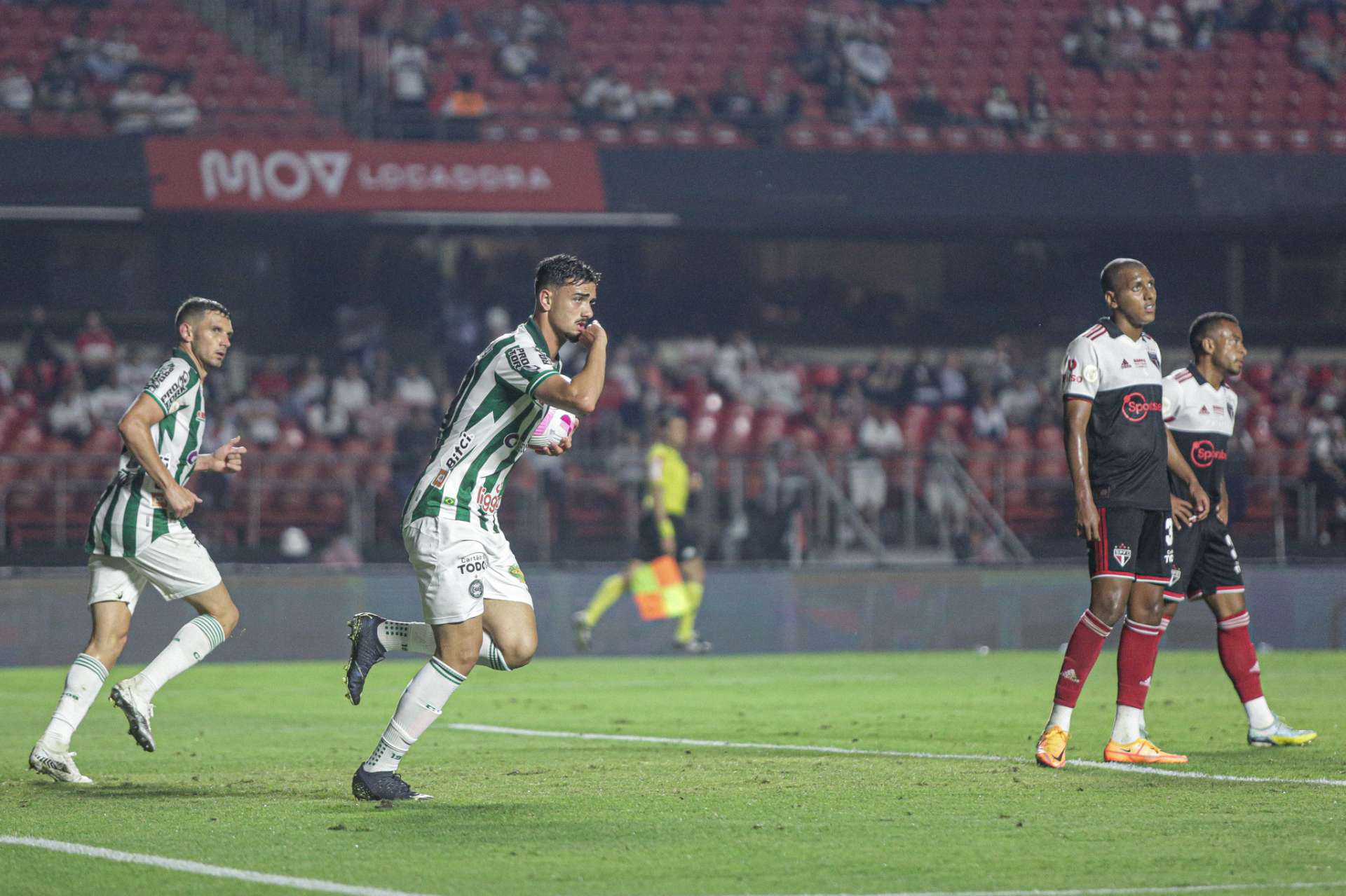 Coxa � superado no Morumbi