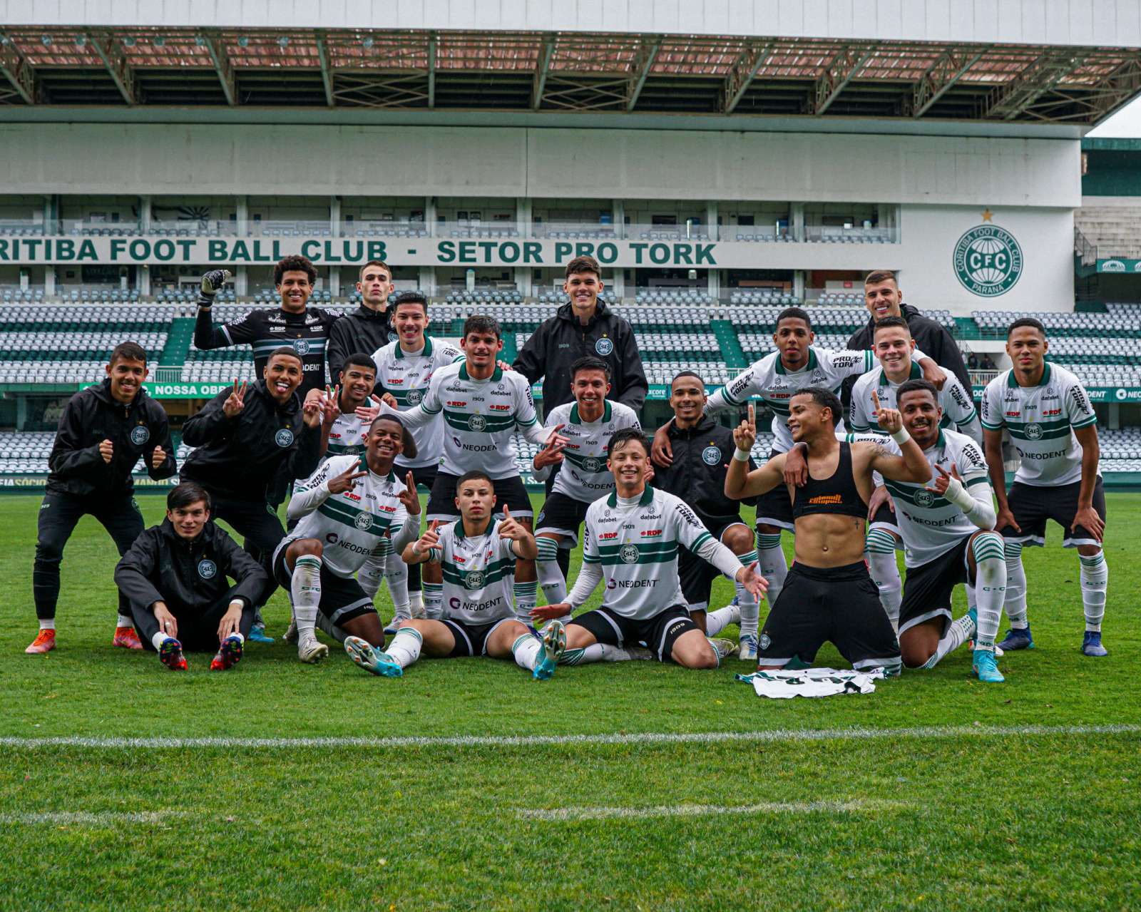 Pi�s do Couto na final do Paranaense sub-20