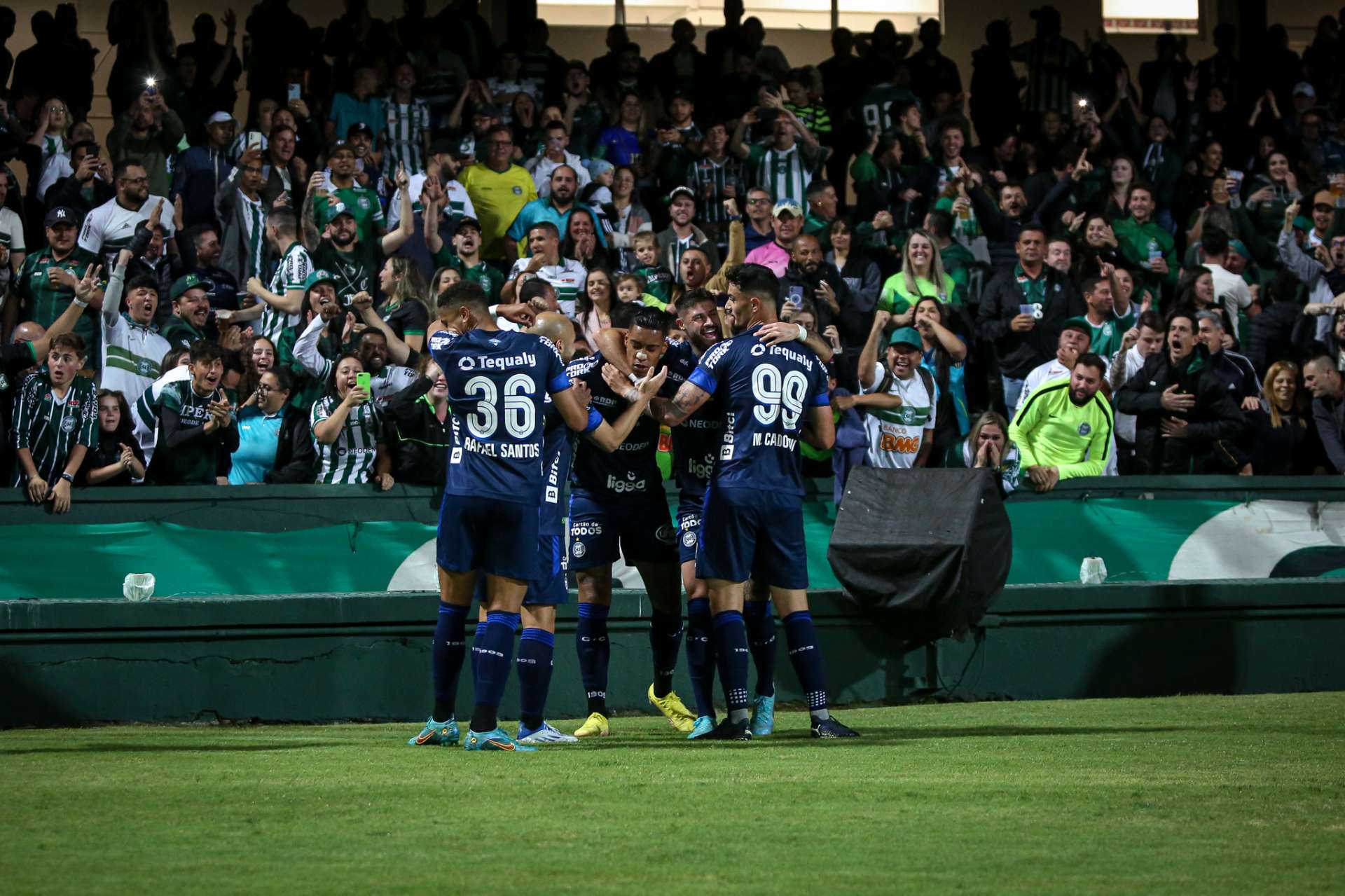 Empate no Couto Pereira