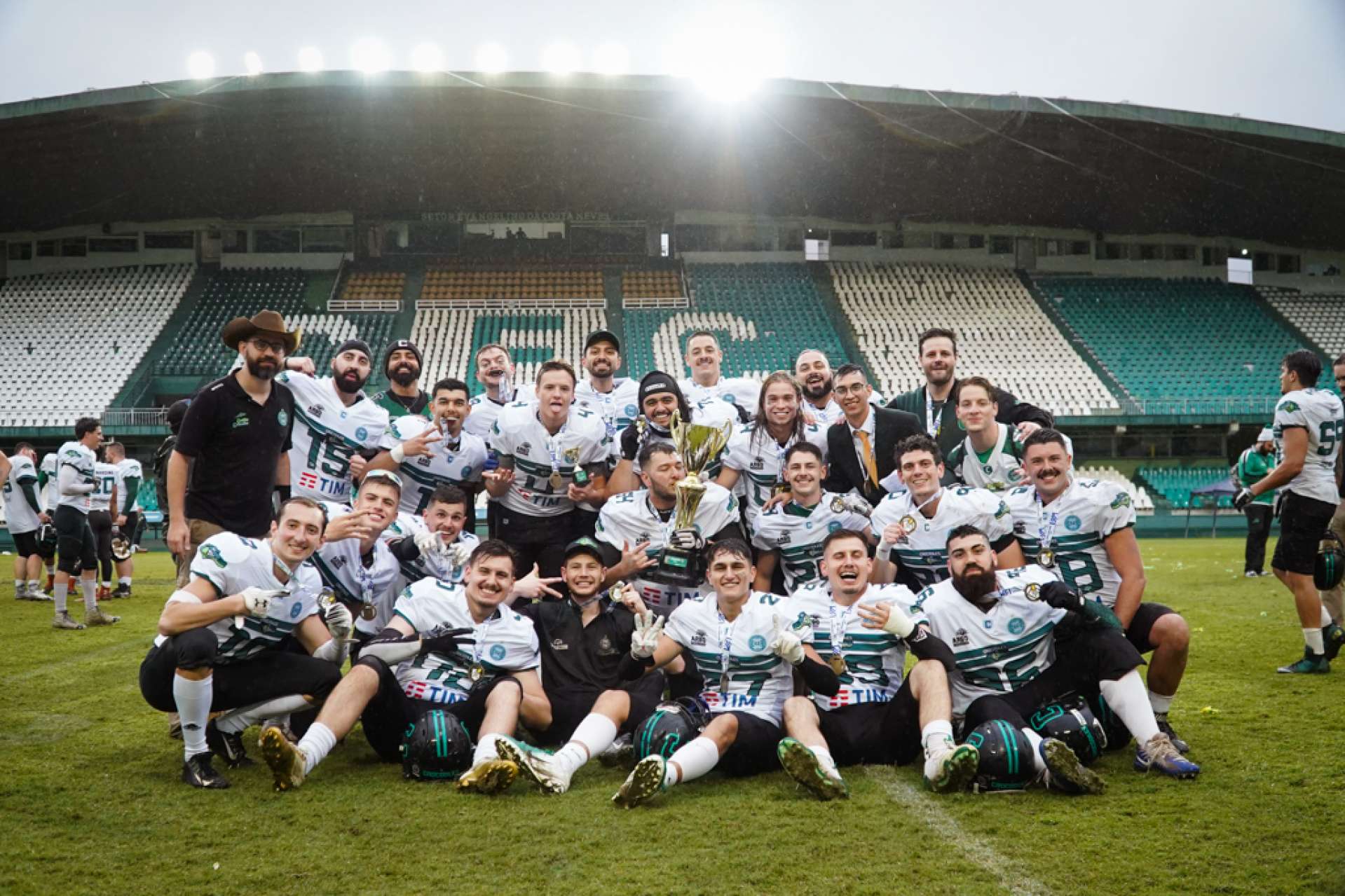 CORITIBA CROCODILES CAMPE�O BRASILEIRO DE FUTEBOL AMERICANO