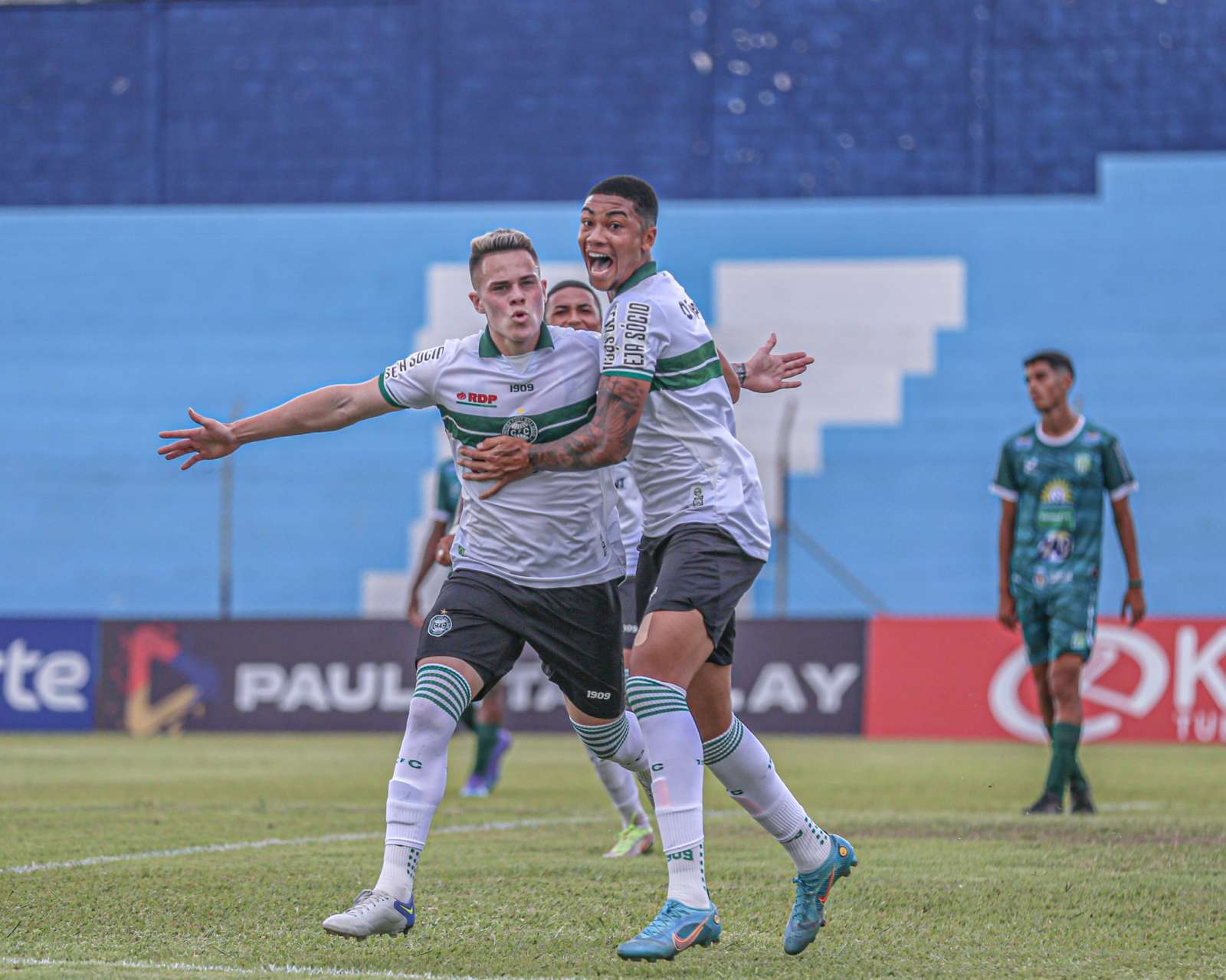 Coritiba bate Vit�ria da Conquista e avan�a na Copinha