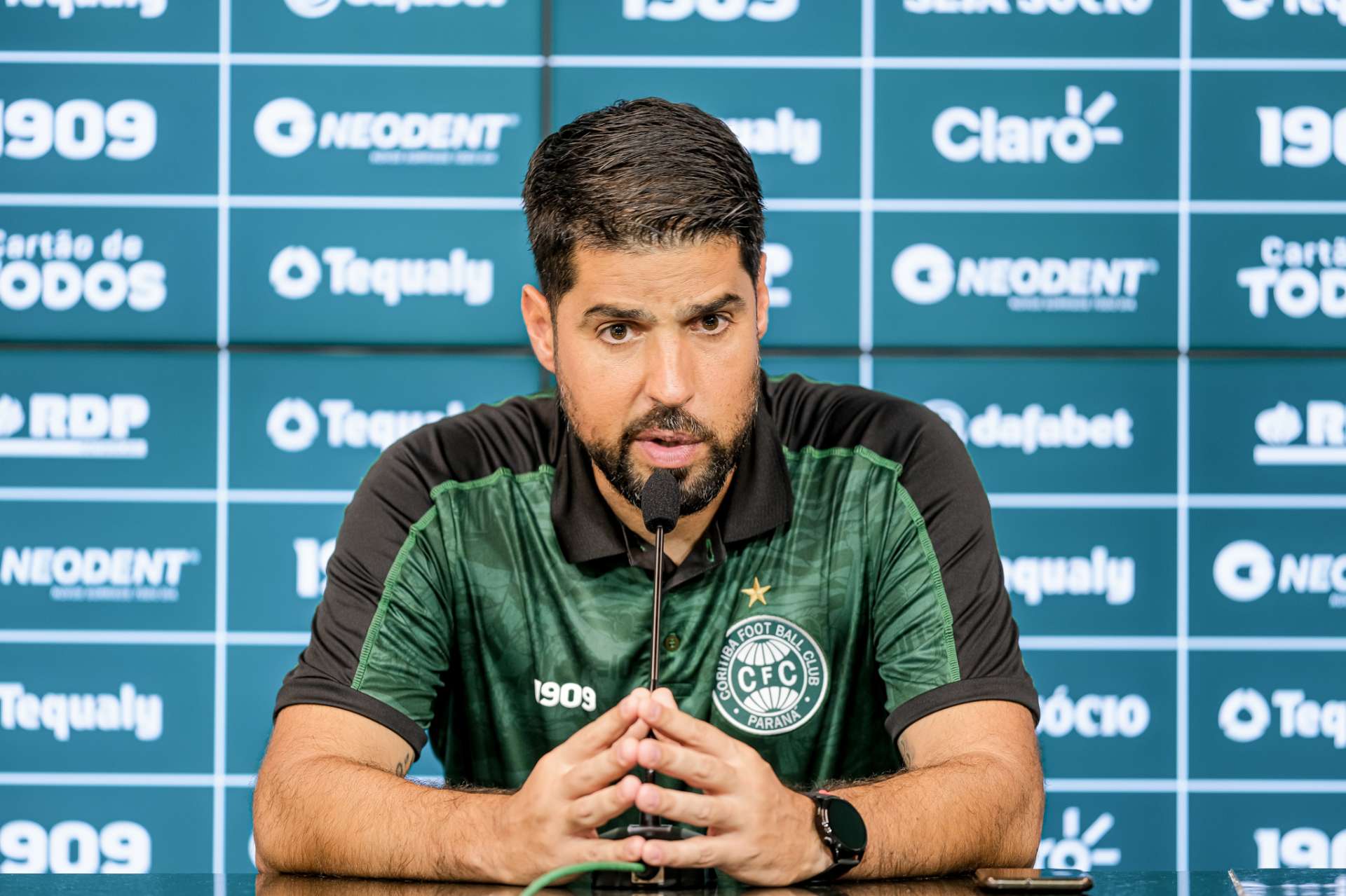 Ant�nio Oliveira avalia a partida alviverde