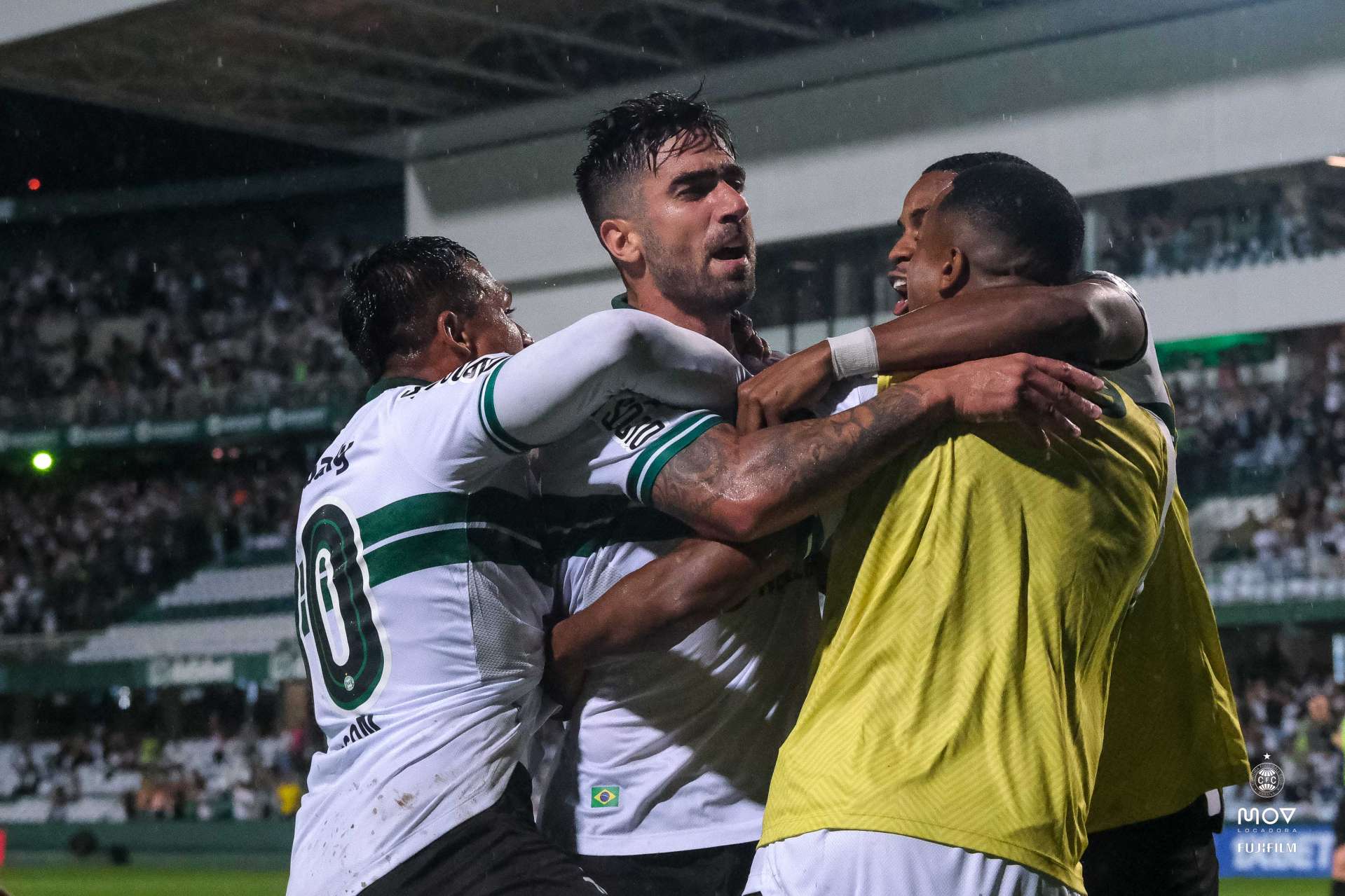 Debaixo de chuva, Coxa vence de virada!