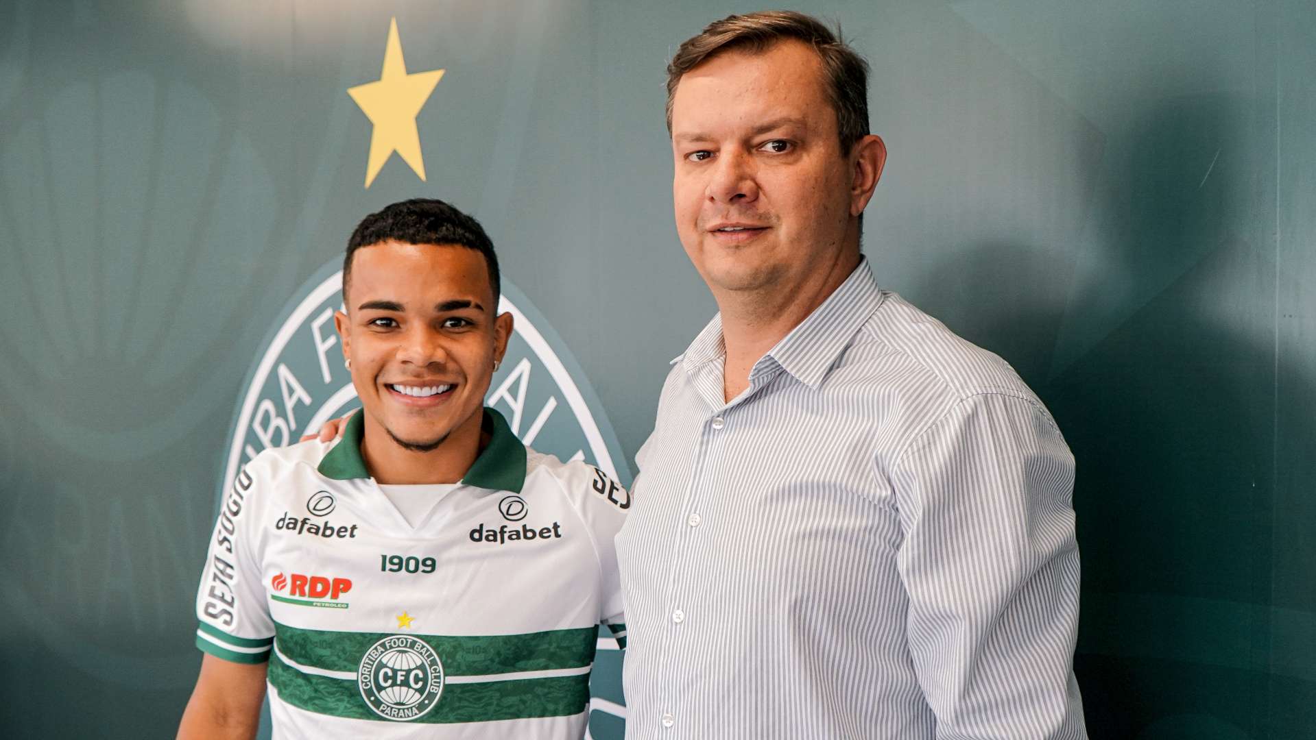 Coritiba renova contrato com Kaio