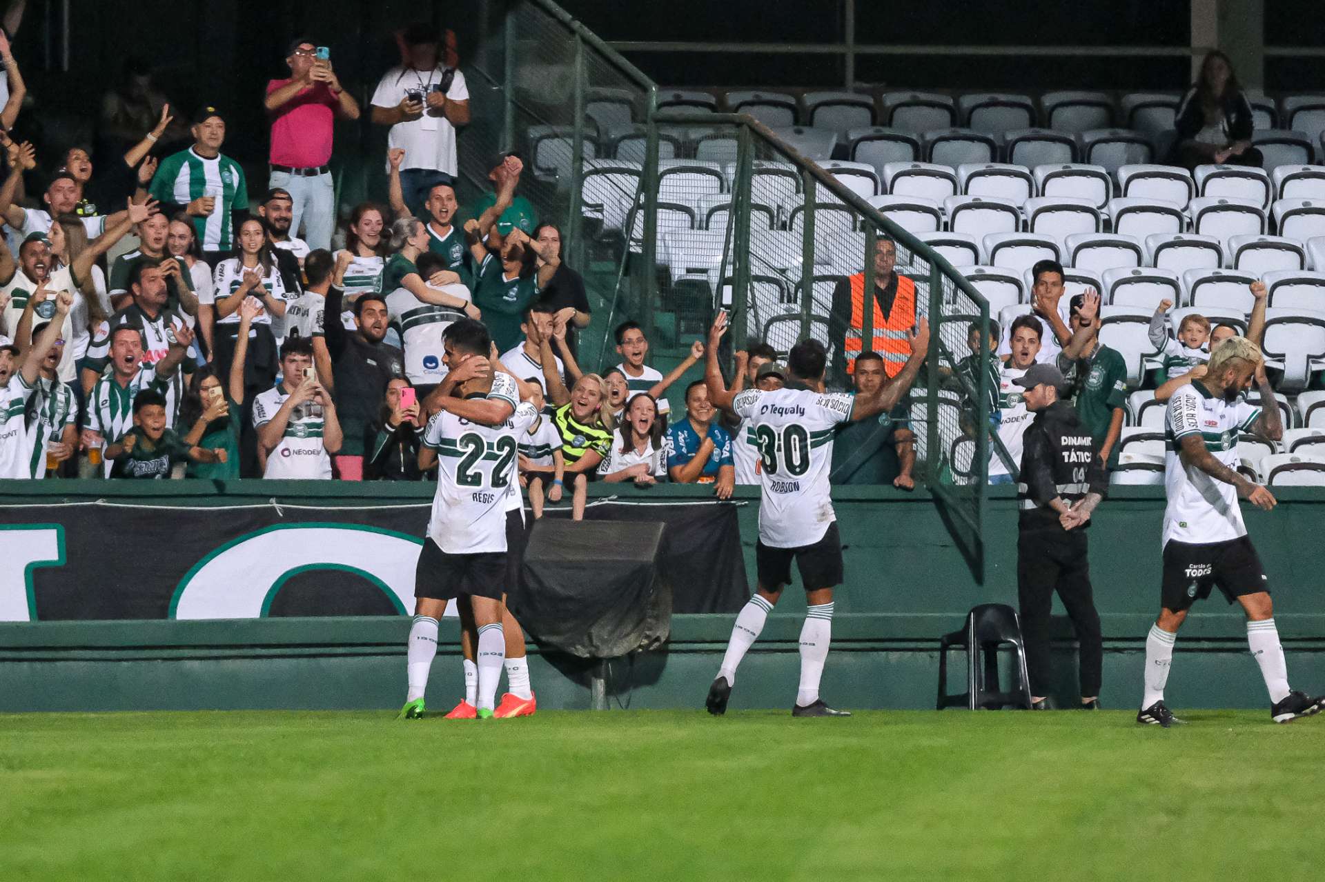 Vit�ria com apoio da torcida 