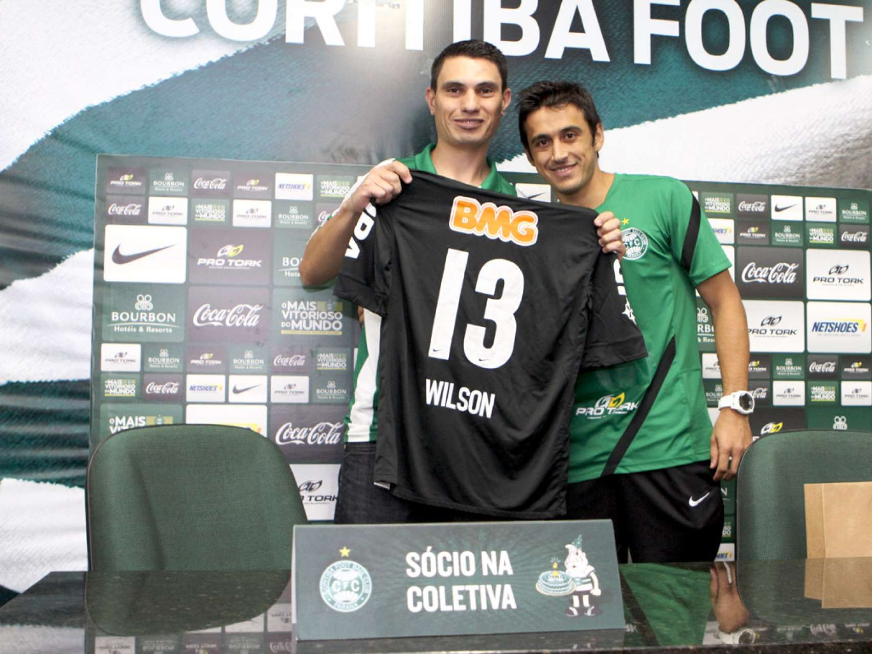 S�cio aniversariante participa da coletiva de imprensa