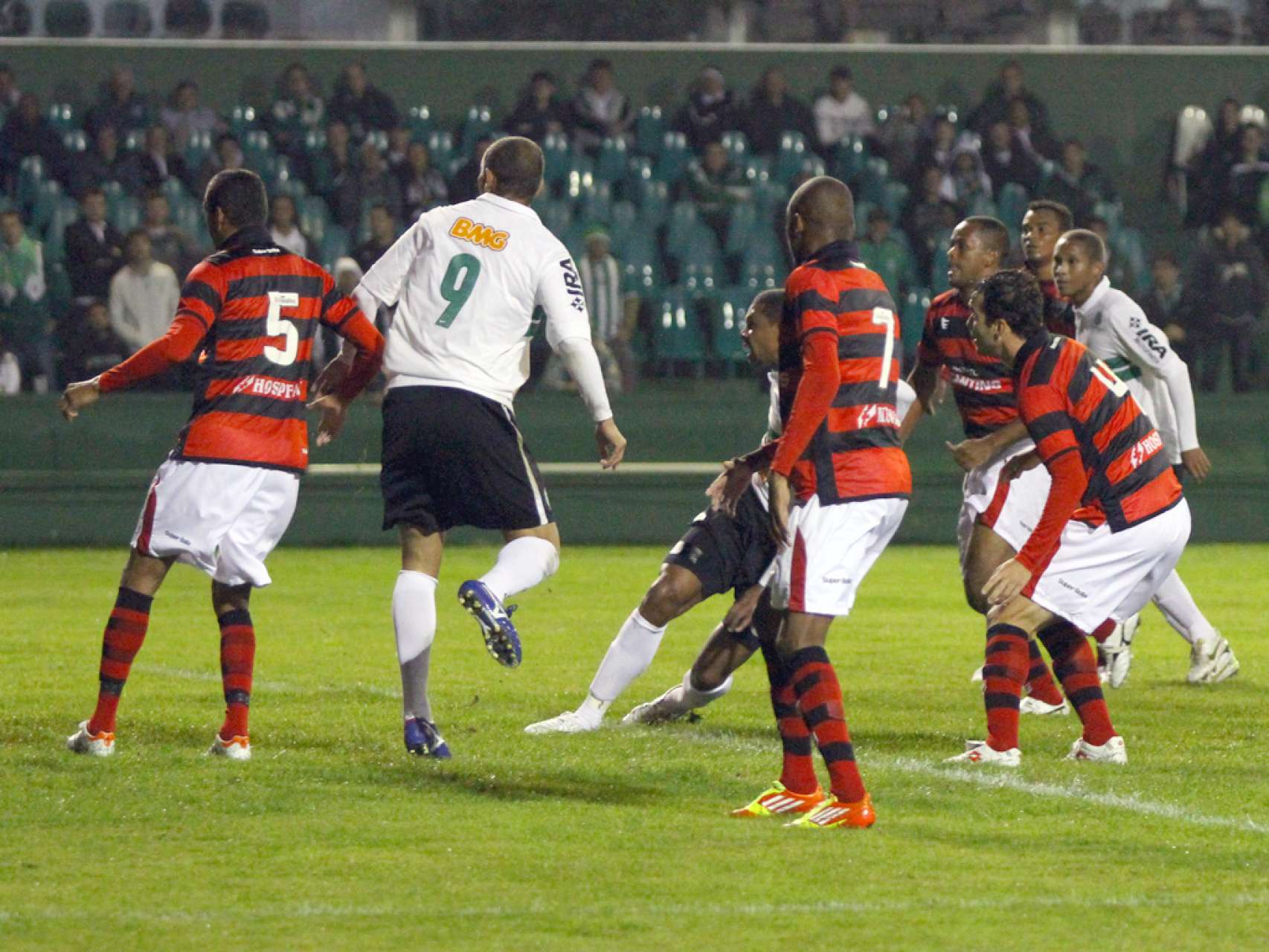 Nona vez entre Coritiba e Atl�tico-GO