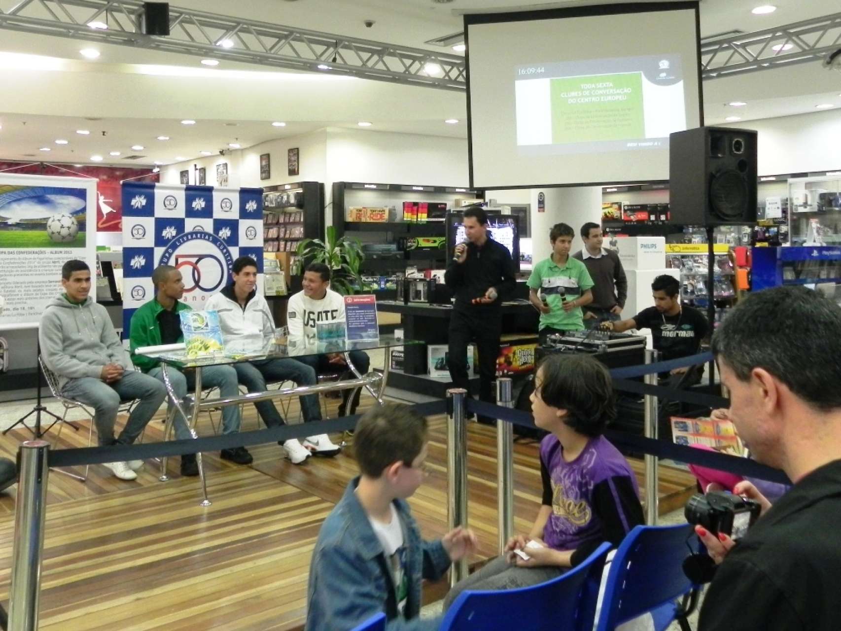 Coxa participa de lan�amento do �lbum da C. das Confedera��es