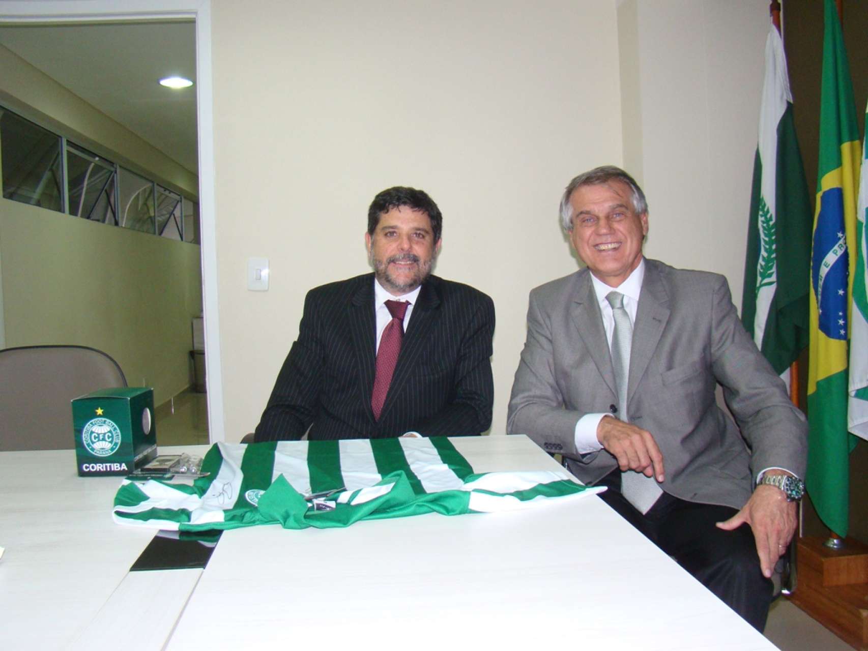 Presidente coxa-branca recebe ministro do TST